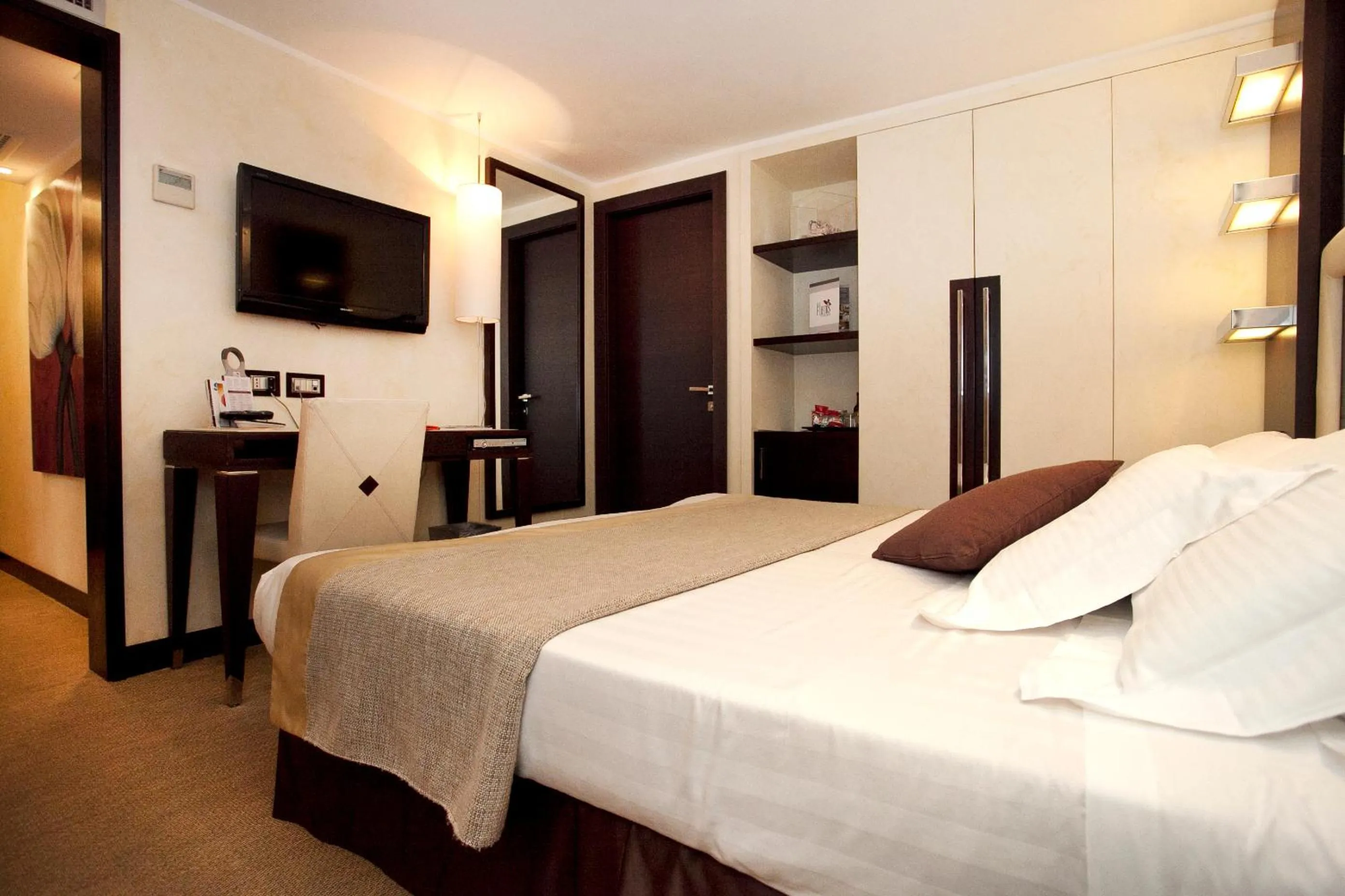 Bedroom in Les Fleurs Luxury House