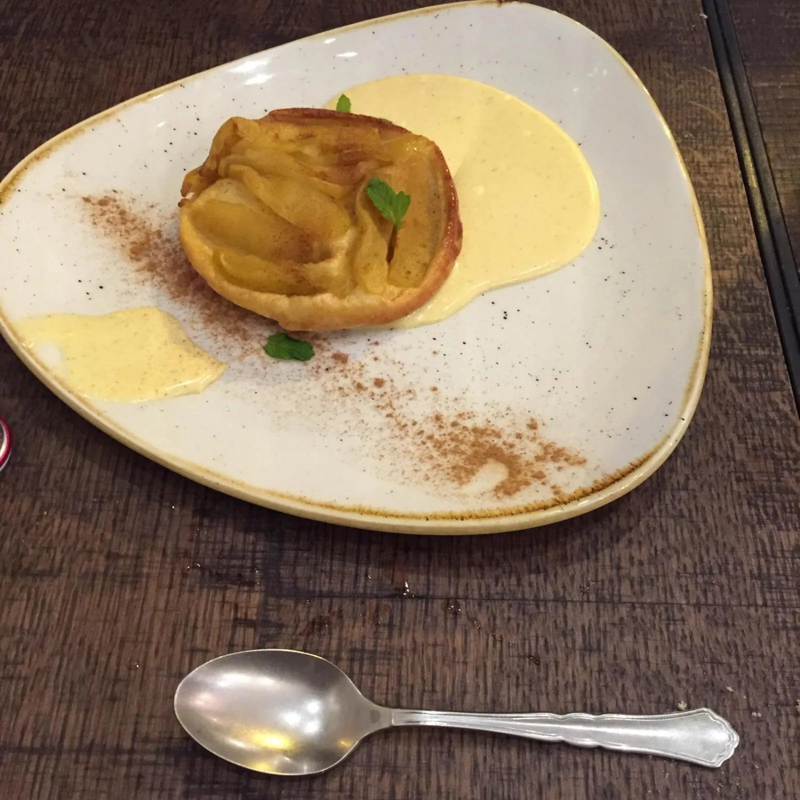 Food and drinks in Les Fleurs Luxury House