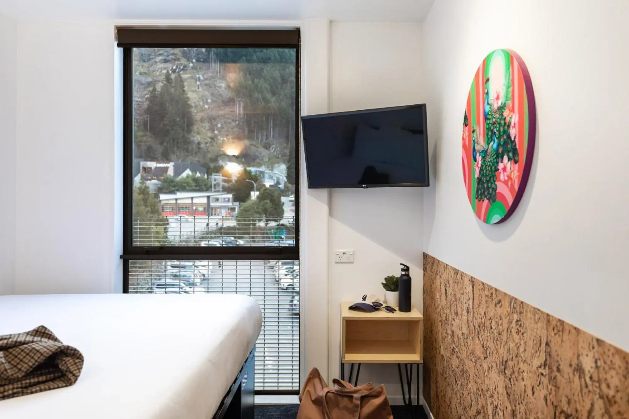 Queen Room with Private Bathroom in Jucy Snooze Queenstown Queen Room with Private Bathroom in Jucy Snooze Queenstown