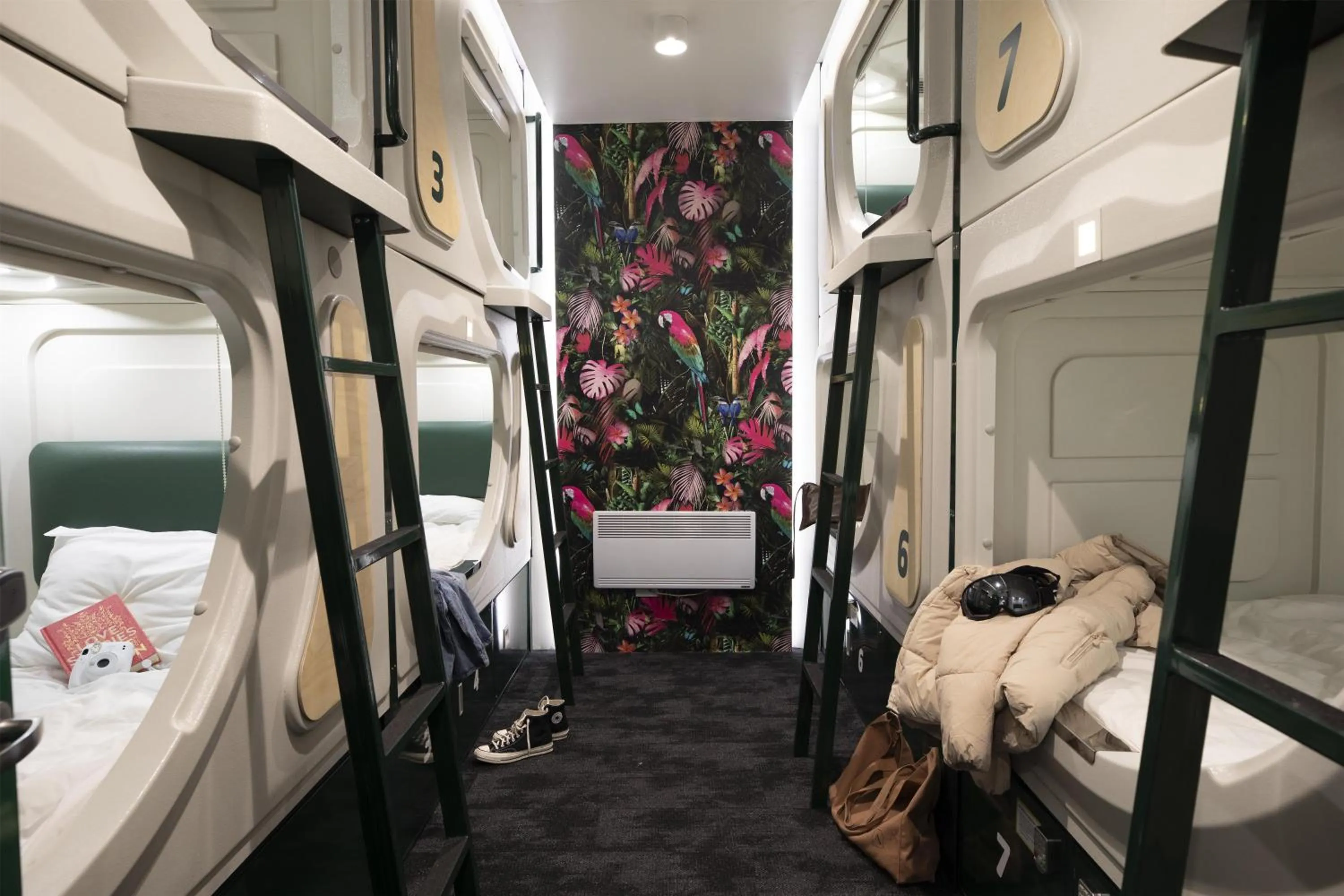 Bedroom, Bed in LyLo Queenstown