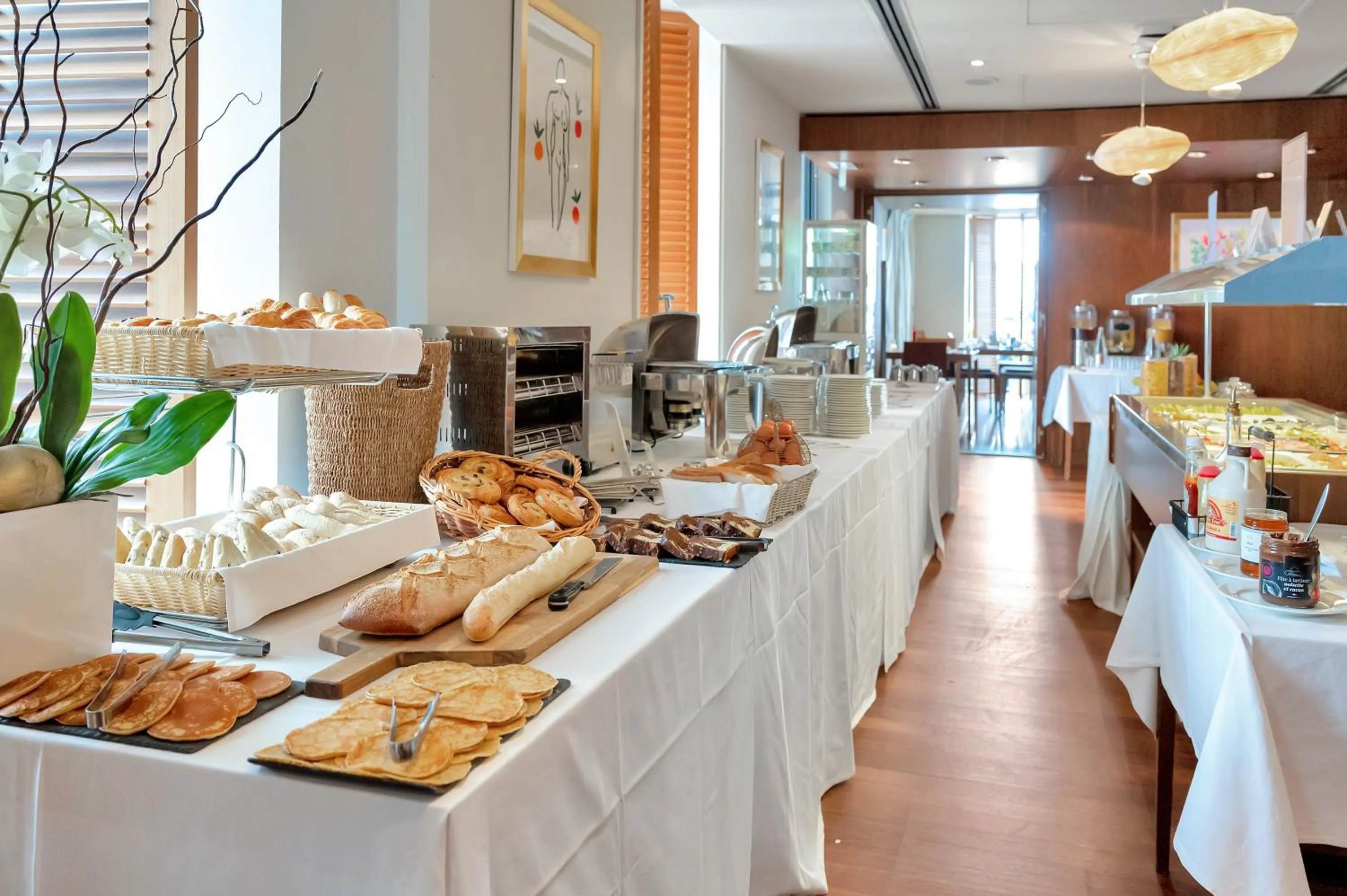 Food and drinks in Hotel Beau Rivage