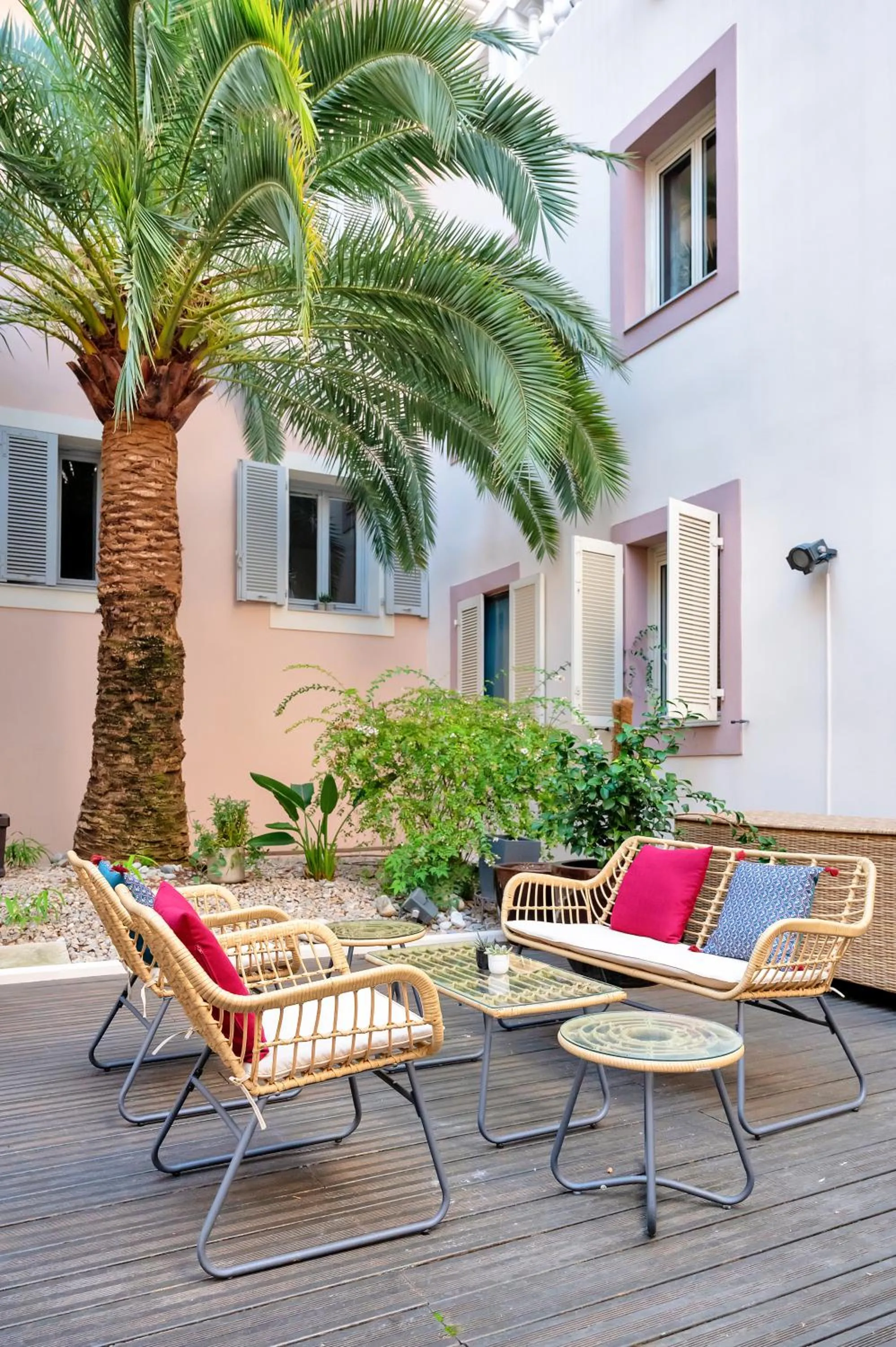 Patio in Hotel Beau Rivage