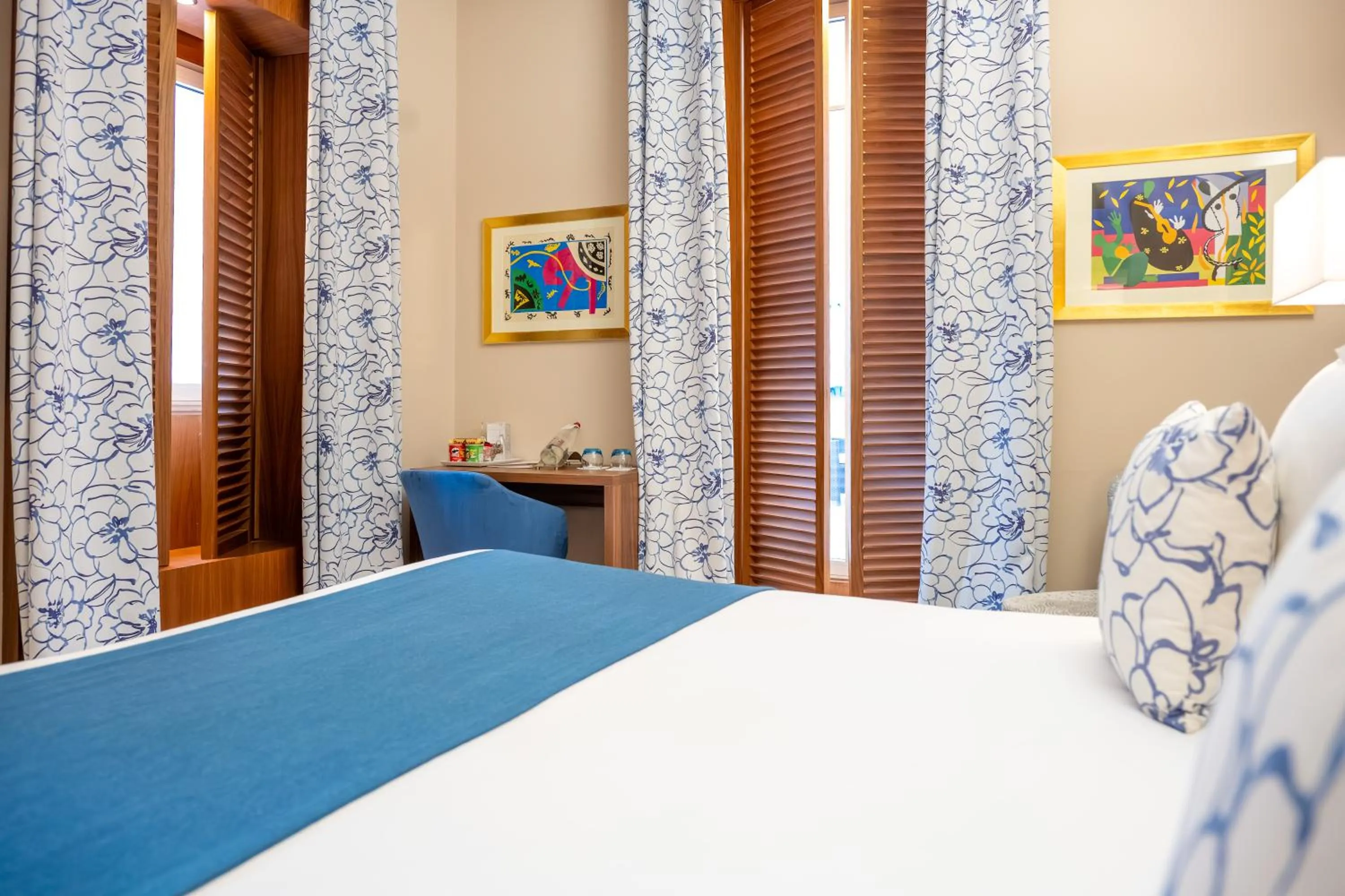 Bed in Hotel Beau Rivage