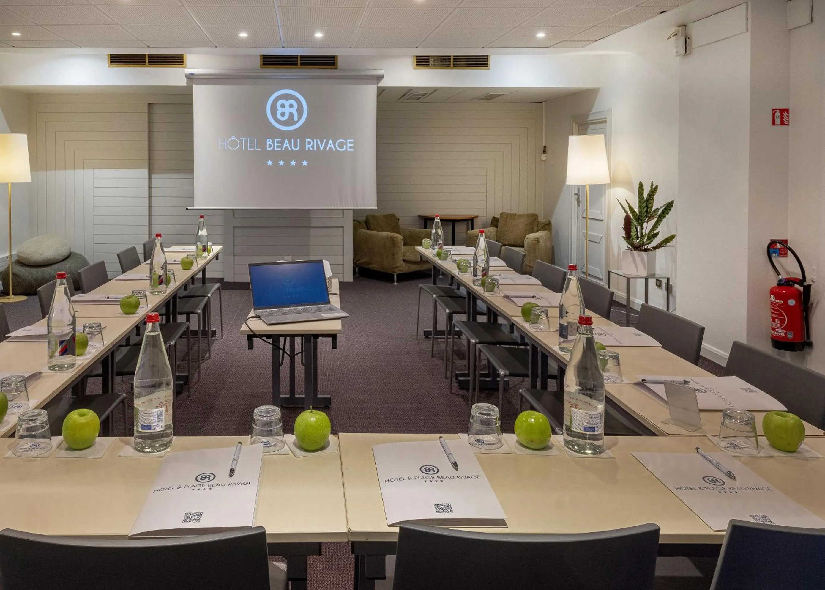 Seating area in Hotel Beau Rivage