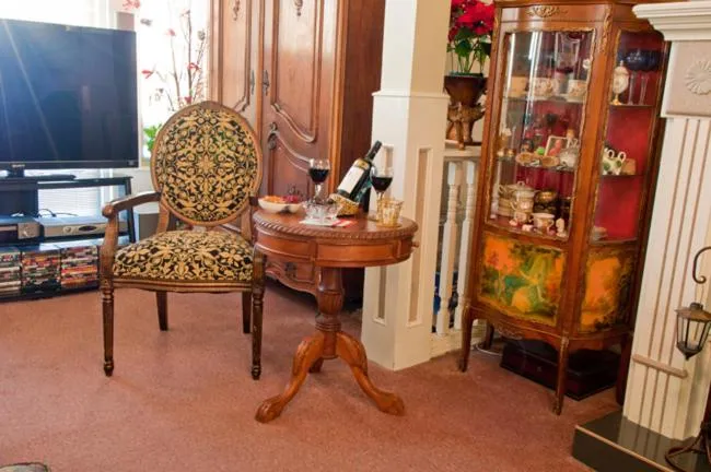 Living room in Ocean Breeze Executive Bed and Breakfast