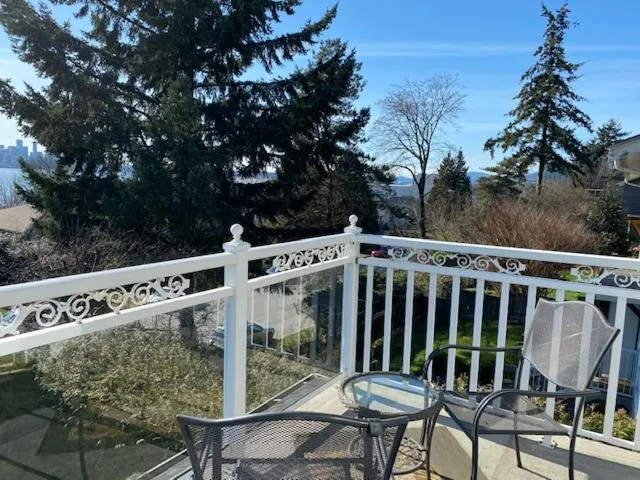 Ocean Breeze Executive Bed and Breakfast