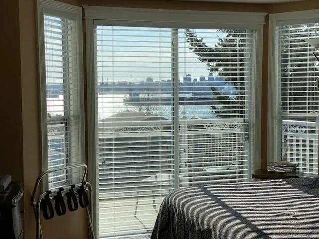 Bed in Ocean Breeze Executive Bed and Breakfast