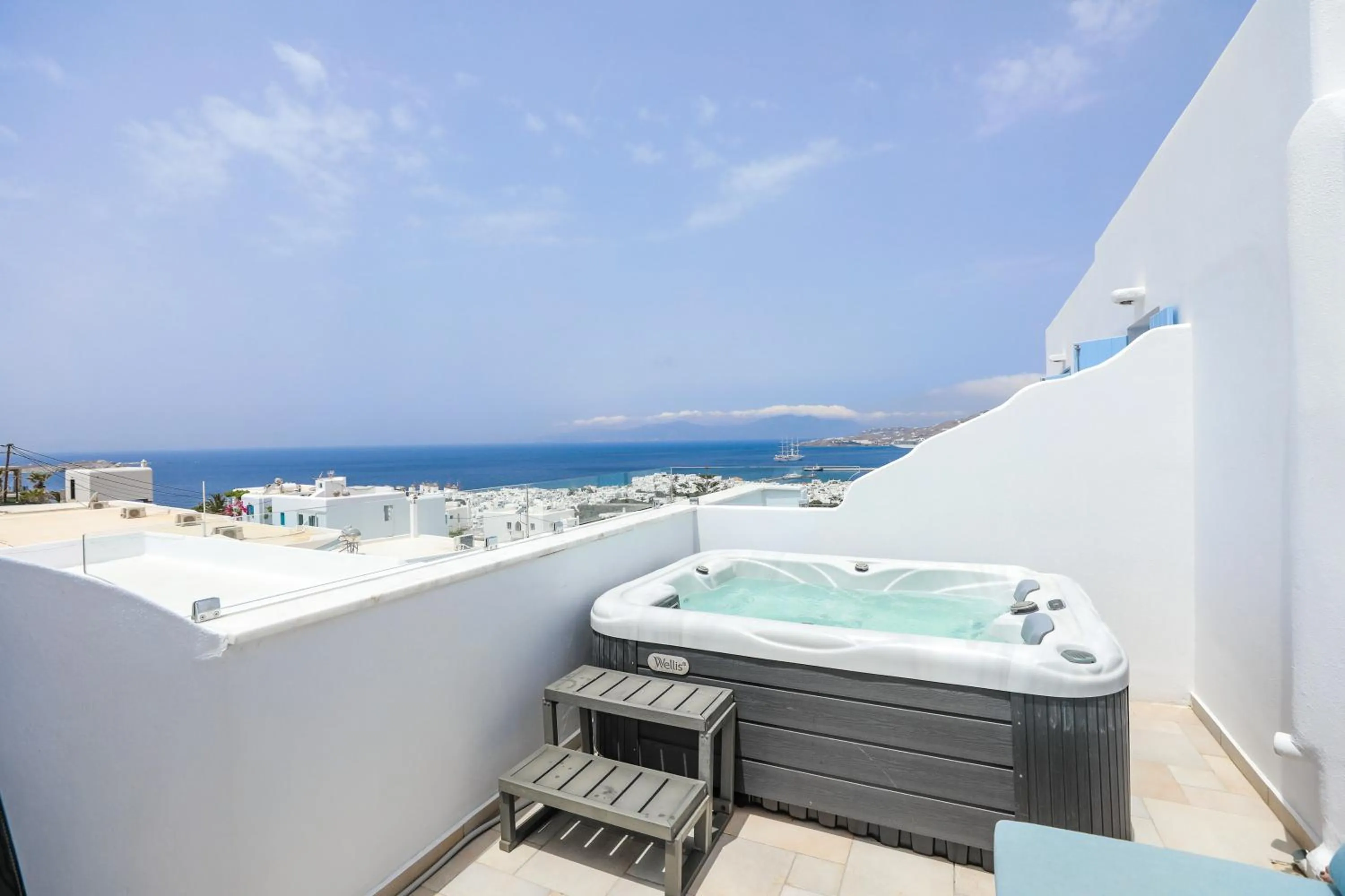 Hot Tub in Ibiscus Boutique