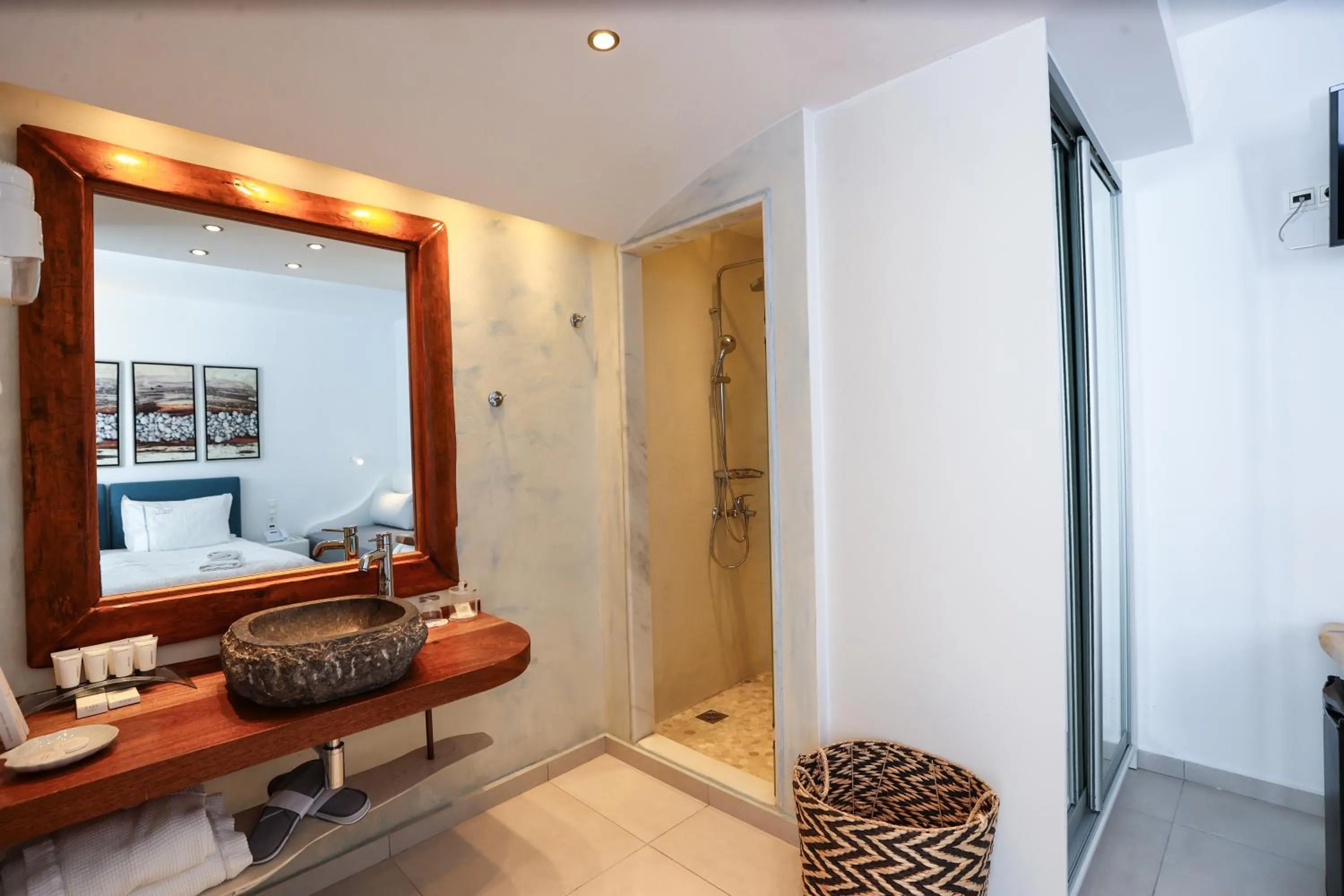 Shower in Ibiscus Boutique