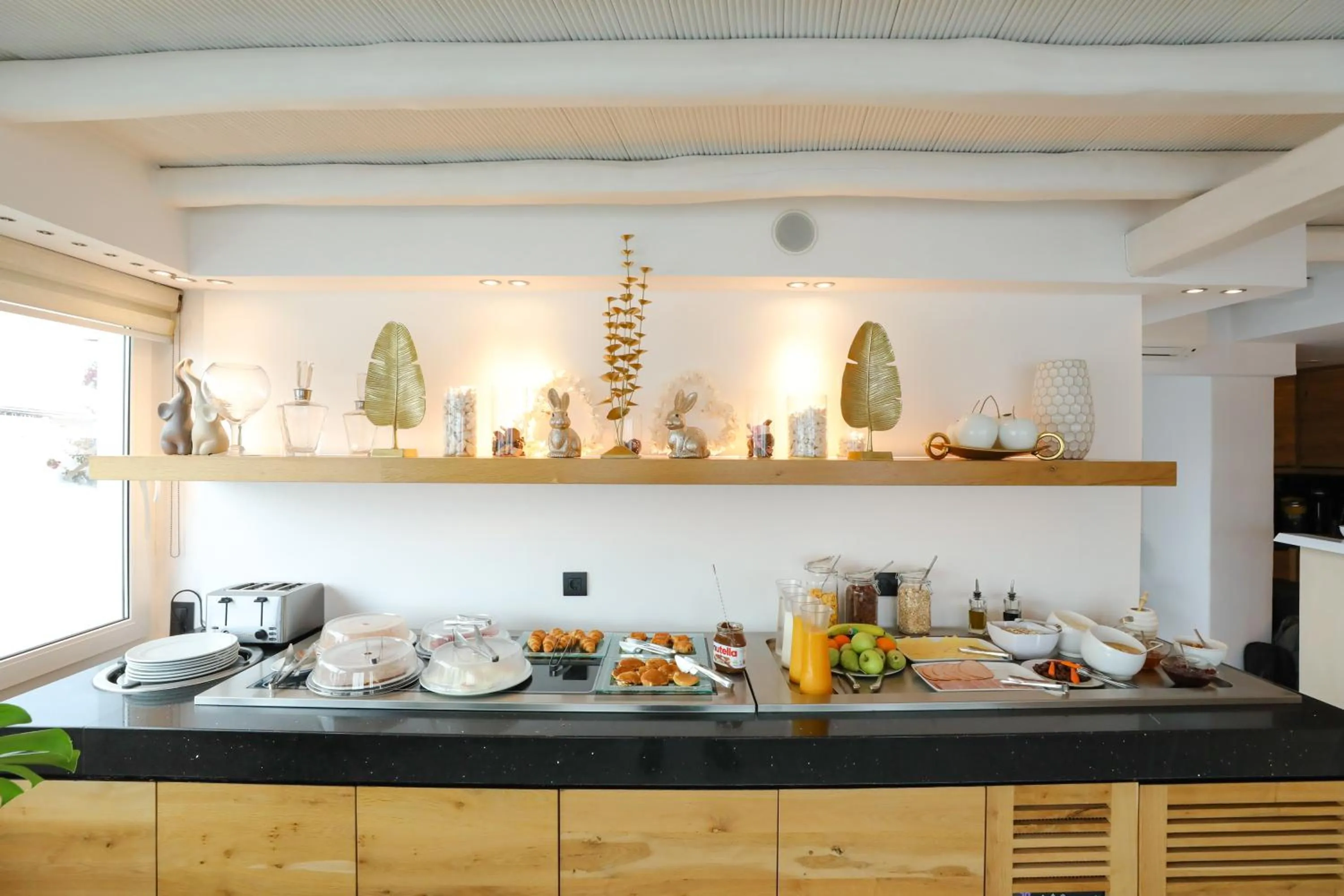 Food and drinks in Ibiscus Boutique