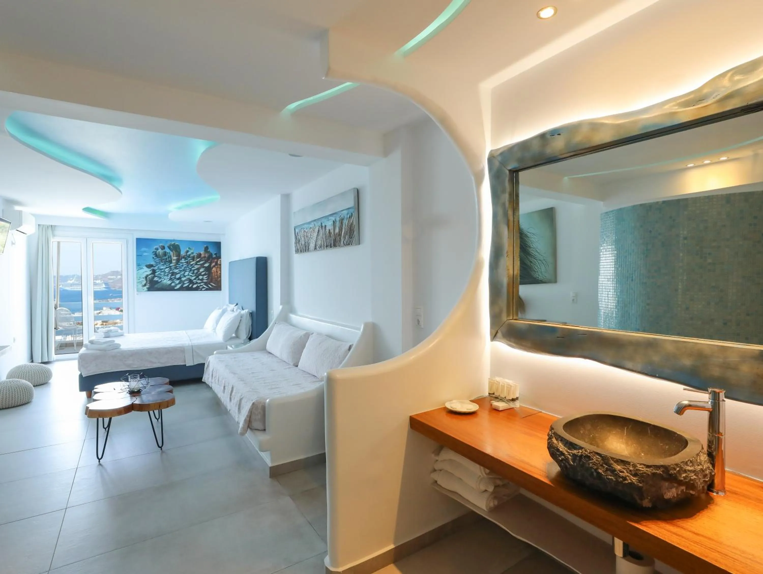 Photo of the whole room in Ibiscus Boutique