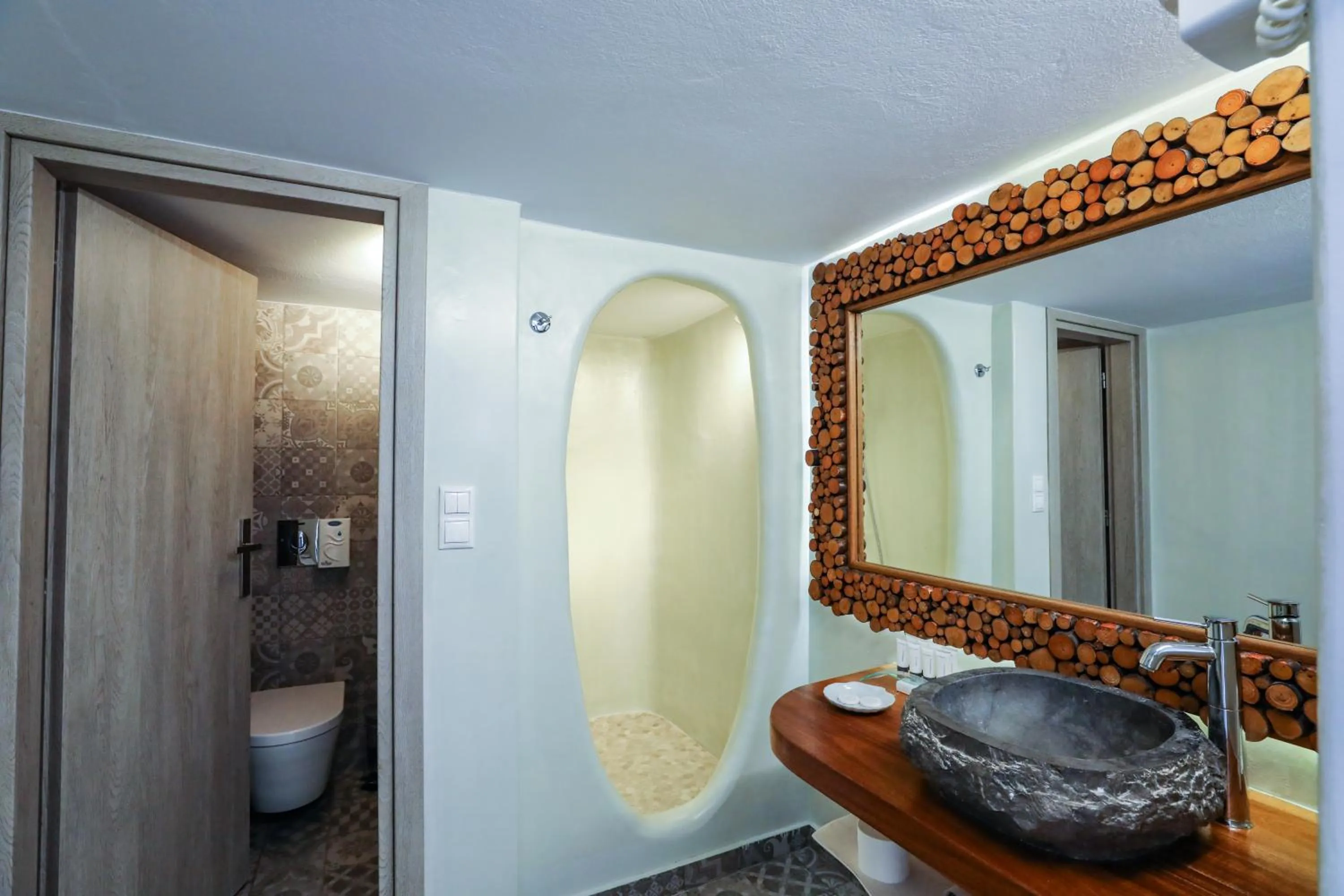 Shower in Ibiscus Boutique