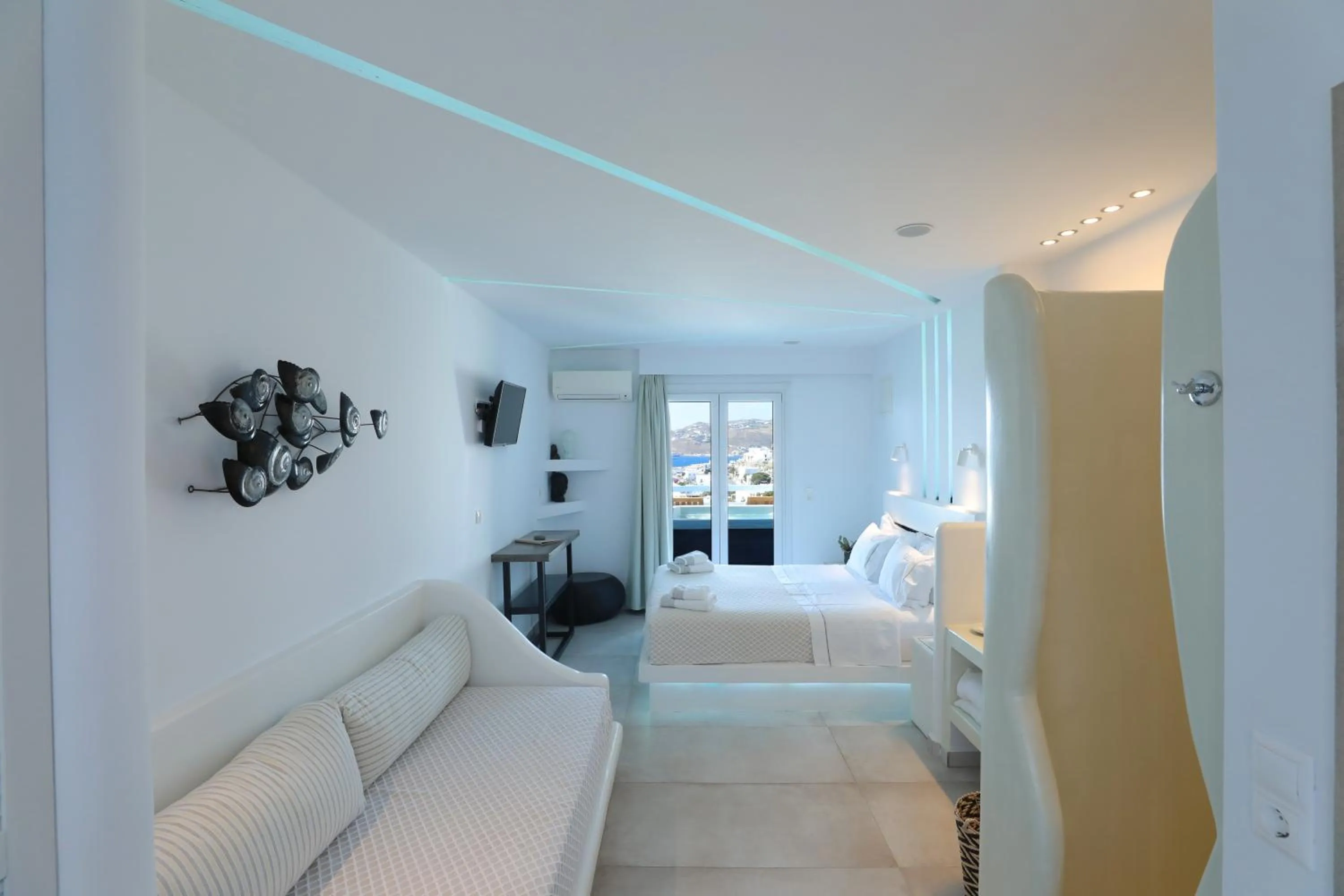 Photo of the whole room, Bed in Ibiscus Boutique