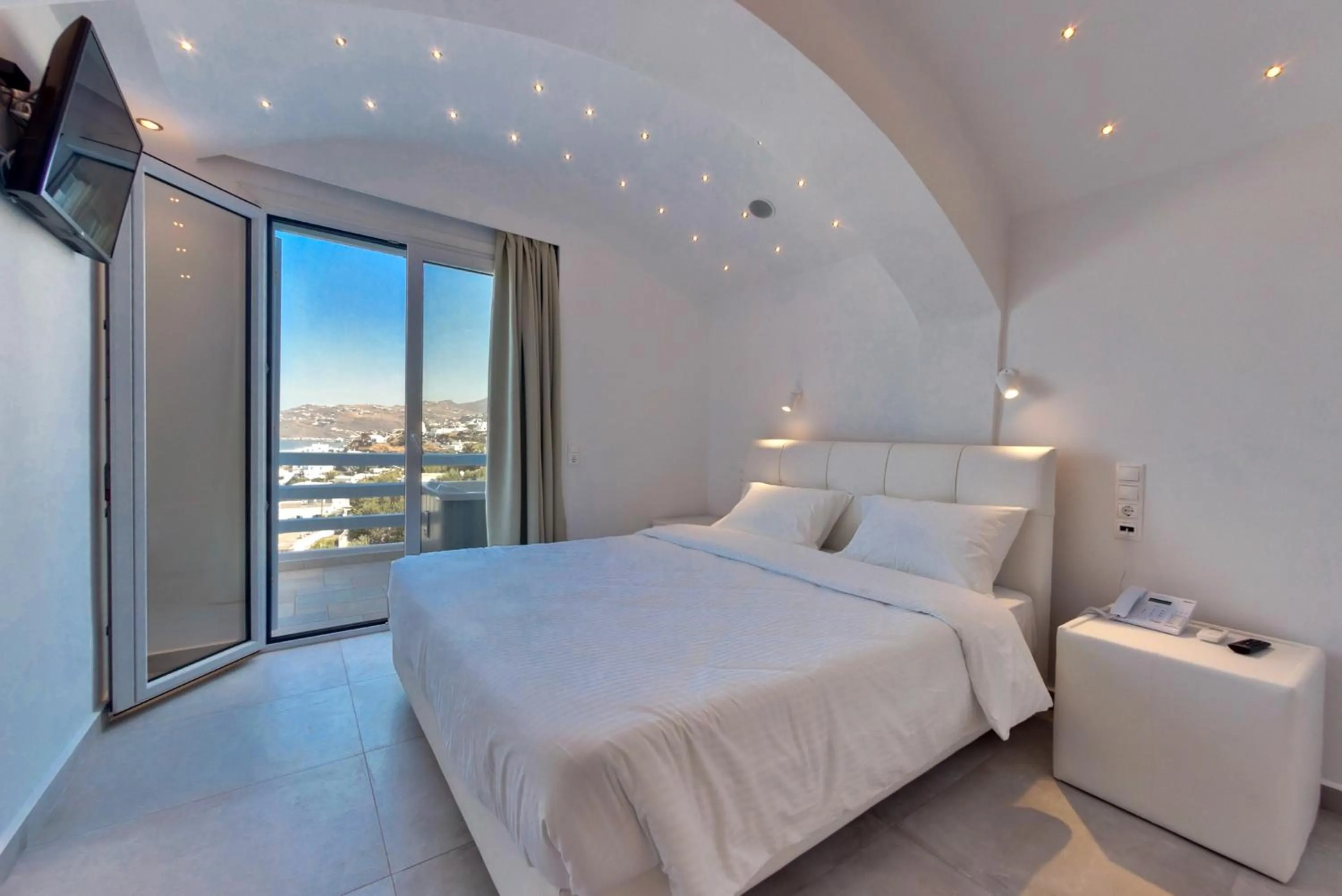 Photo of the whole room, Bed in Ibiscus Boutique