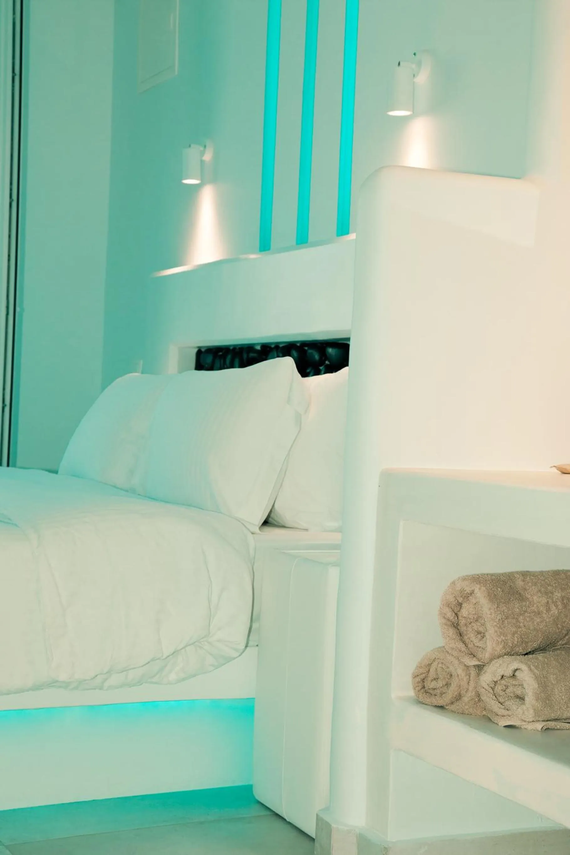 Photo of the whole room, Bed in Ibiscus Boutique