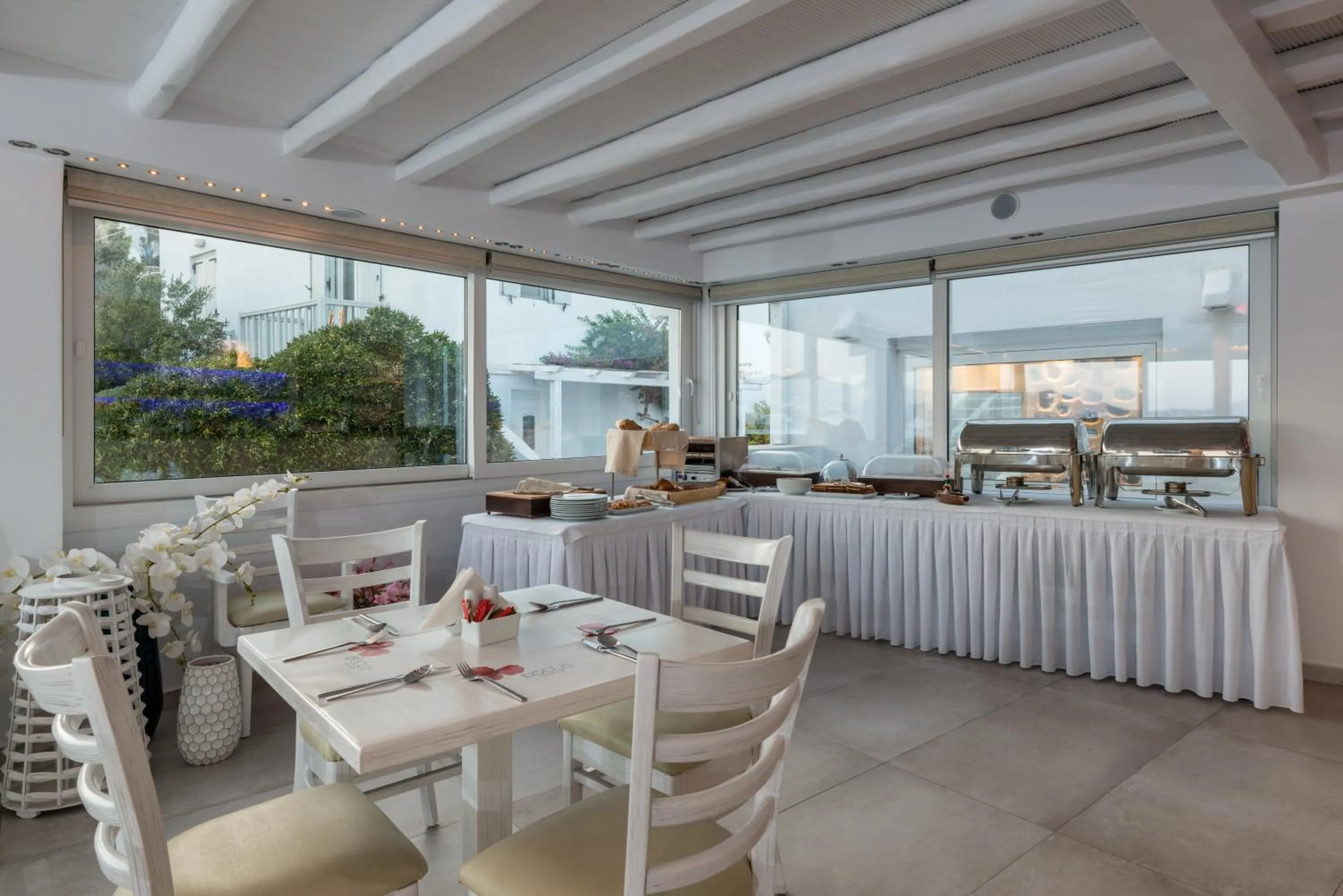 Restaurant/places to eat in Ibiscus Boutique