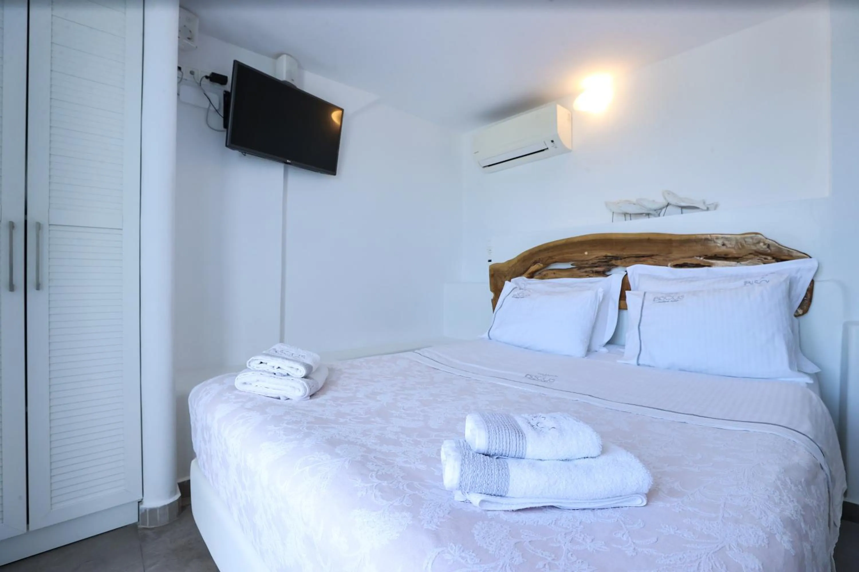 Bed in Ibiscus Boutique