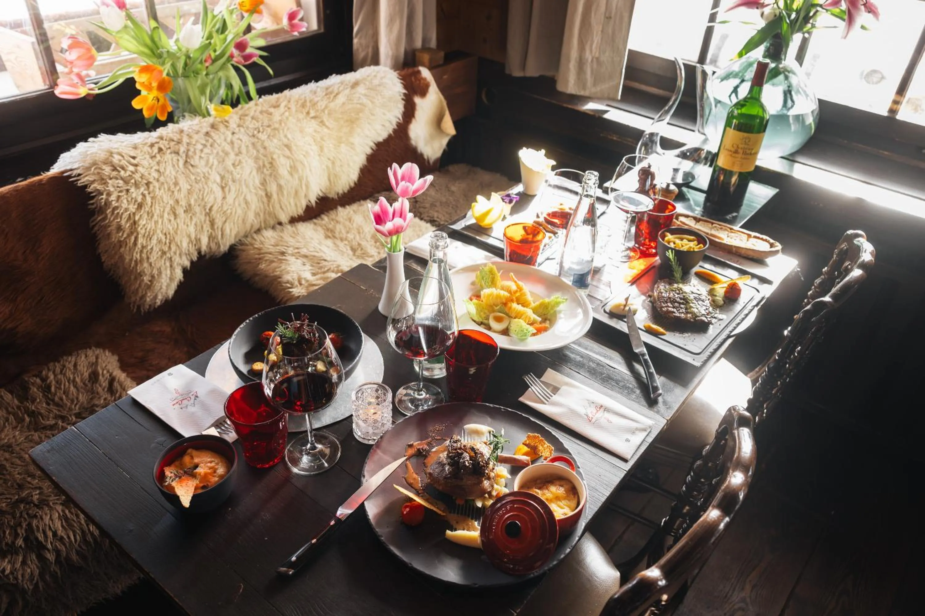 Food and drinks in Le Coucou Hotel Restaurant & Lounge-Bar