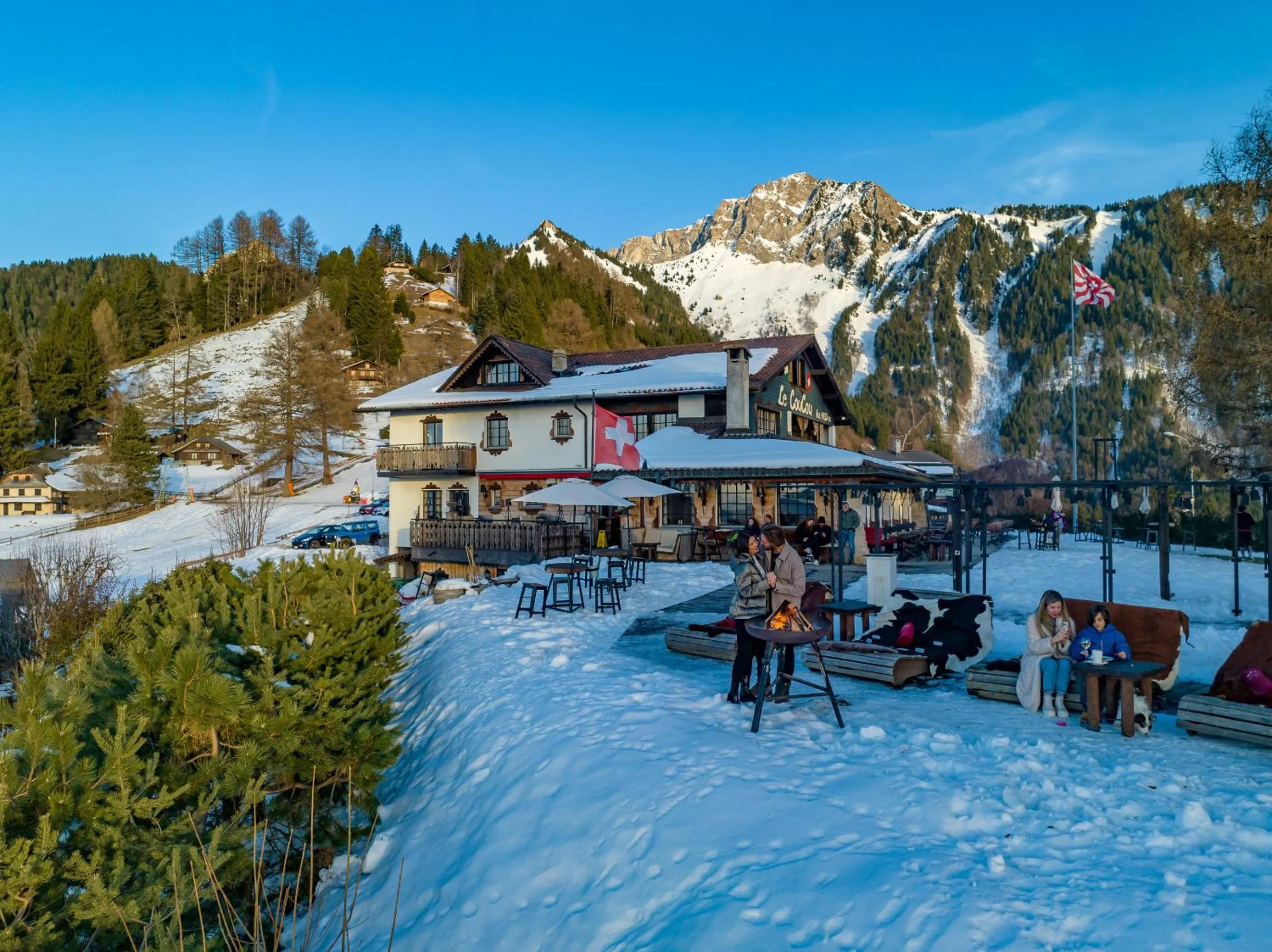 Property building in Le Coucou Hotel Restaurant & Lounge-Bar