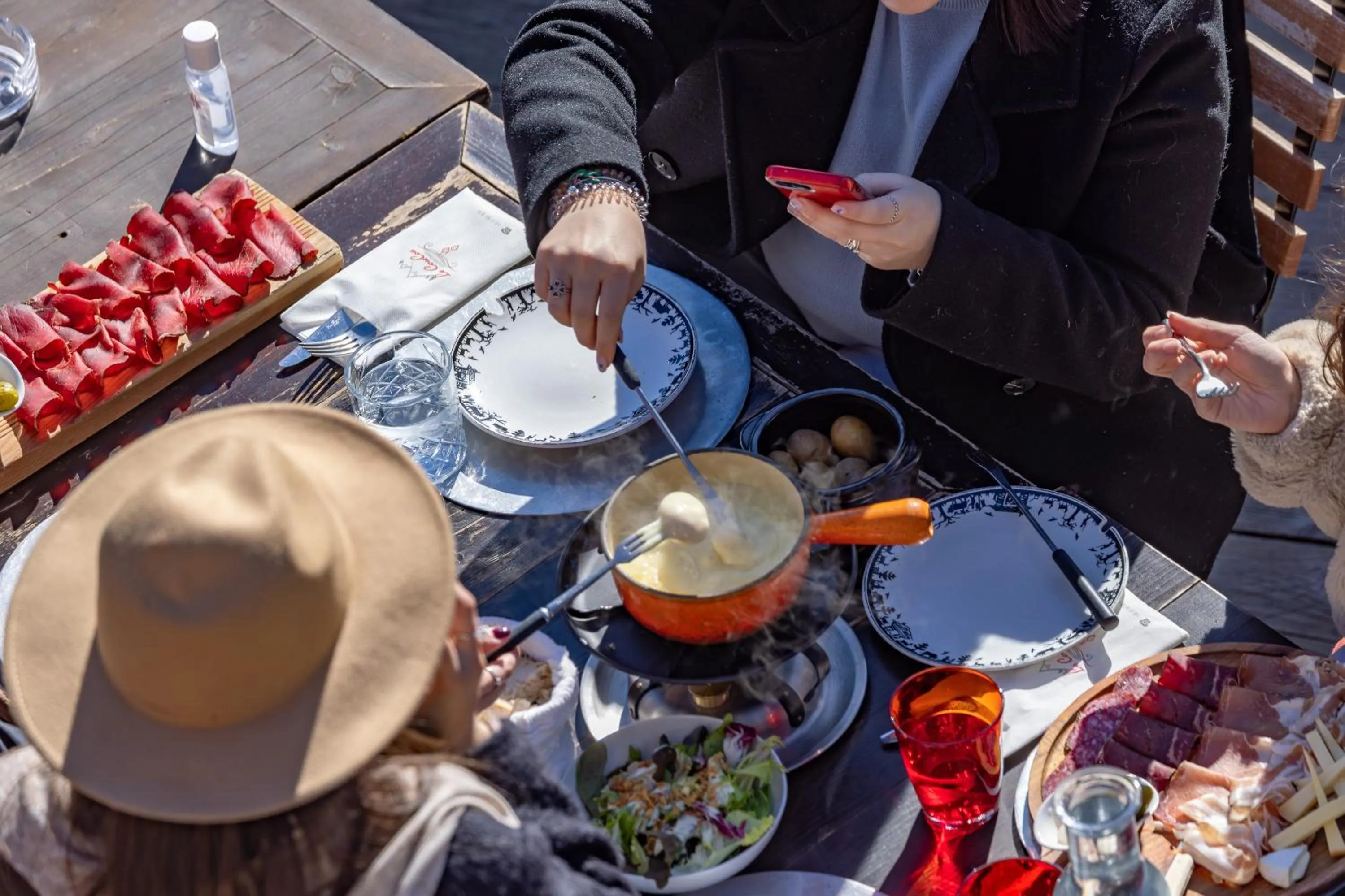 Food and drinks in Le Coucou Hotel Restaurant & Lounge-Bar