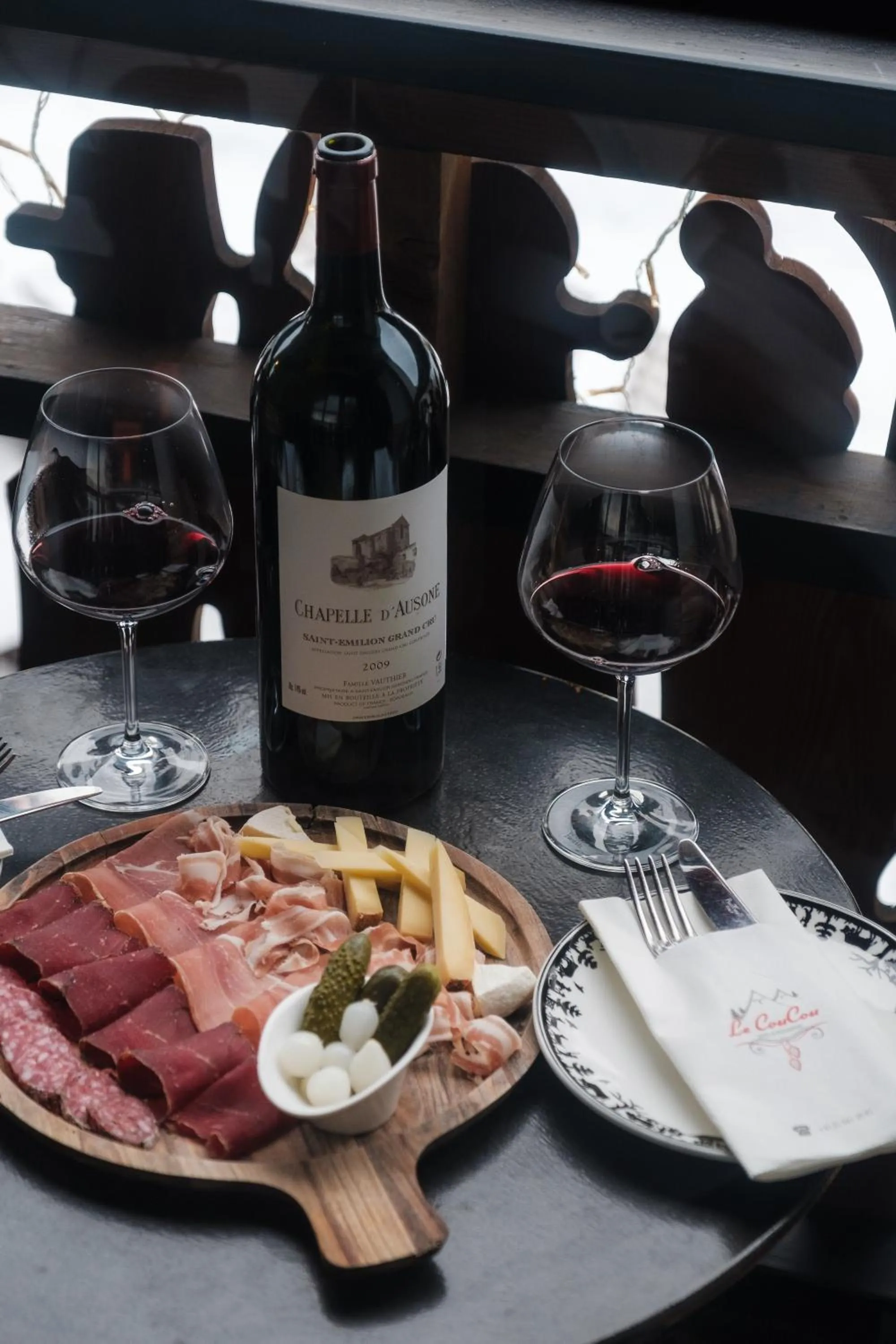 Food and drinks in Le Coucou Hotel Restaurant & Lounge-Bar