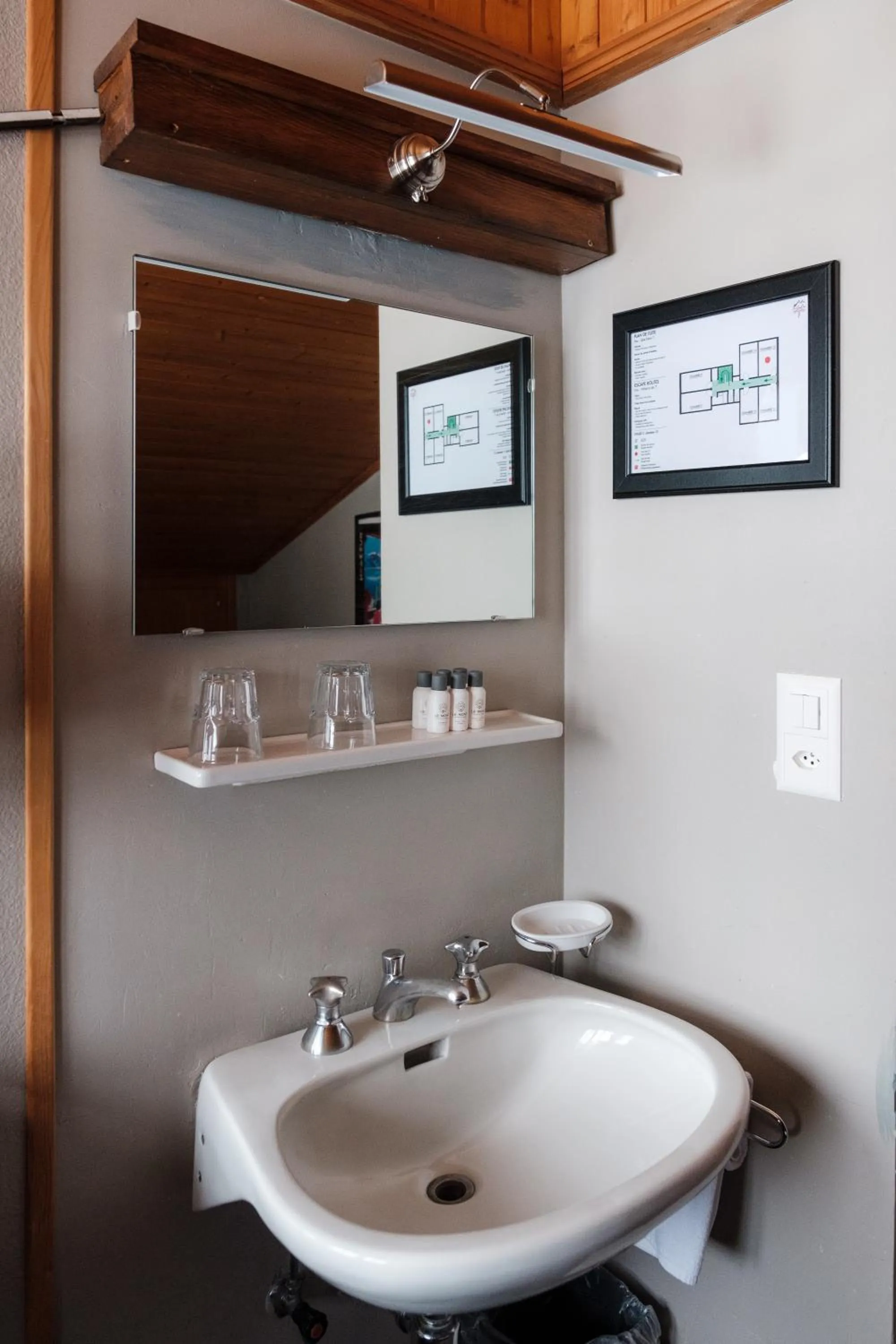 Bathroom in Le Coucou Hotel Restaurant & Lounge-Bar