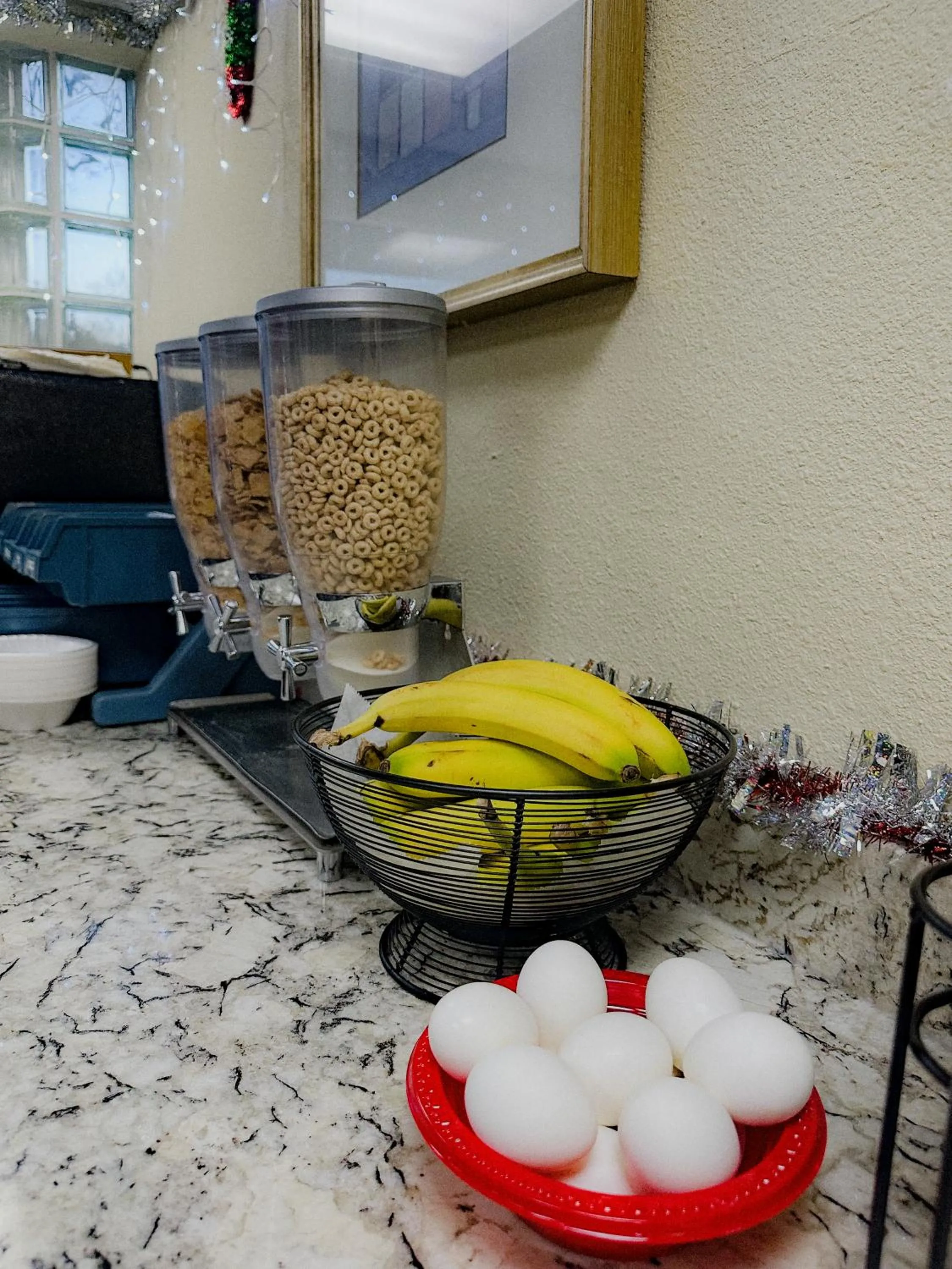 Breakfast in Americas Inn & Suite