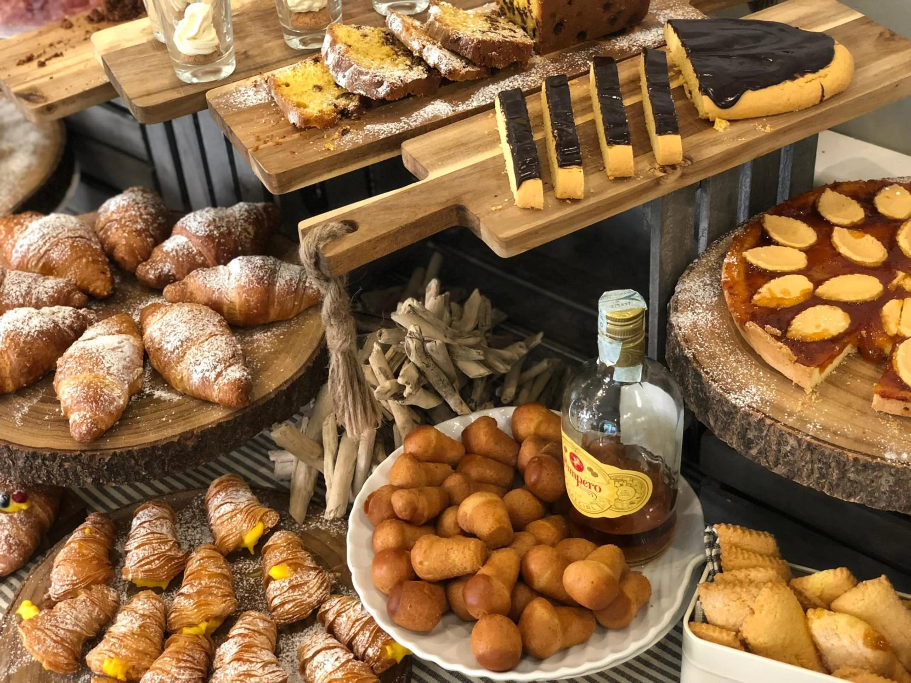 Buffet breakfast in Hotel La Conchiglia