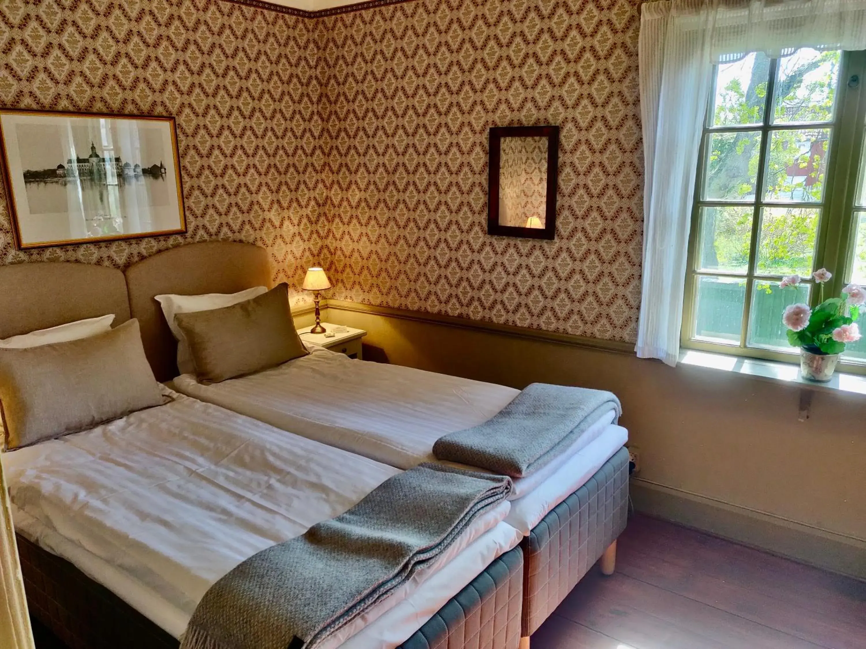 Twin Room with Shared Bathroom - single occupancy in Hotell Dahlströmska gården Twin Room with Shared Bathroom - single occupancy in Hotell Dahlströmska gården