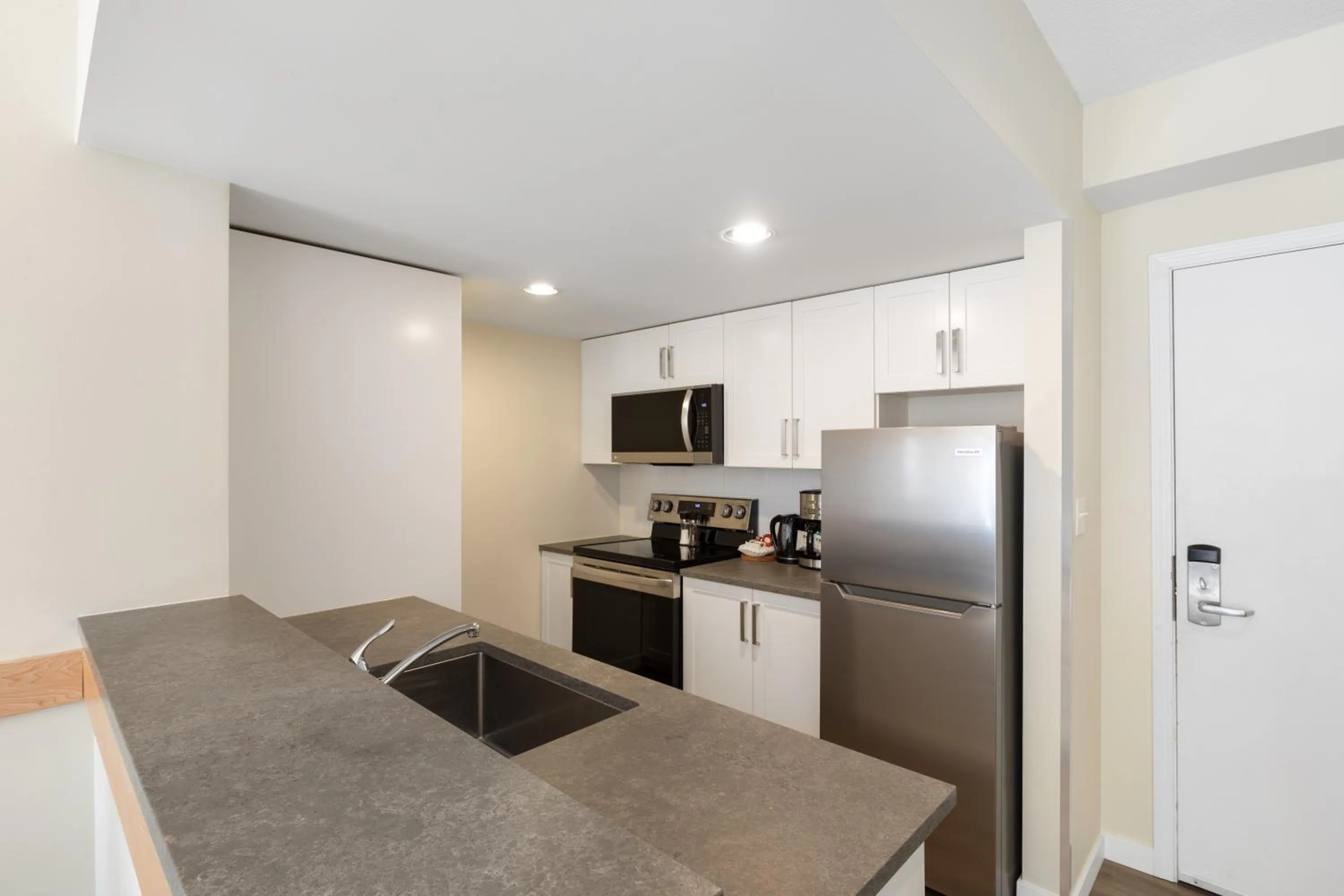 Kitchen or kitchenette in Tyndall Stone Lodge by Whiski Jack