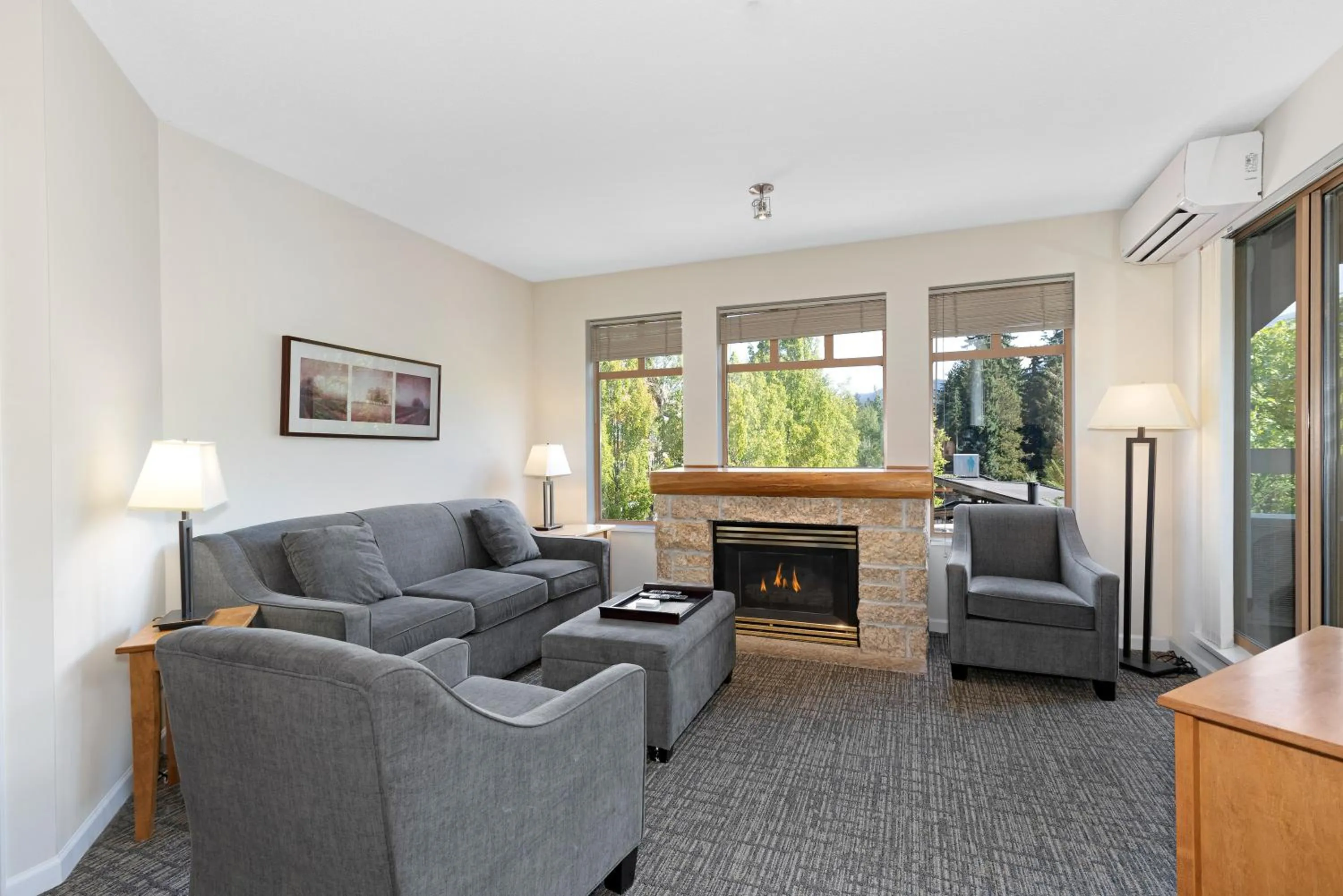 Living room in Tyndall Stone Lodge by Whiski Jack