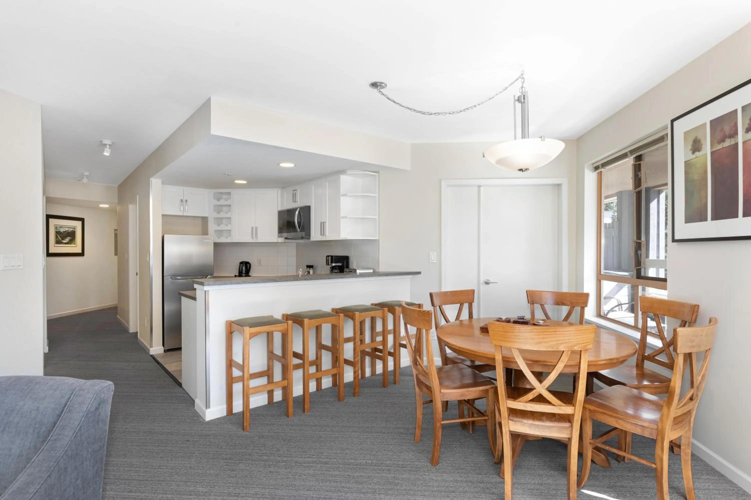 Dining area in Tyndall Stone Lodge by Whiski Jack
