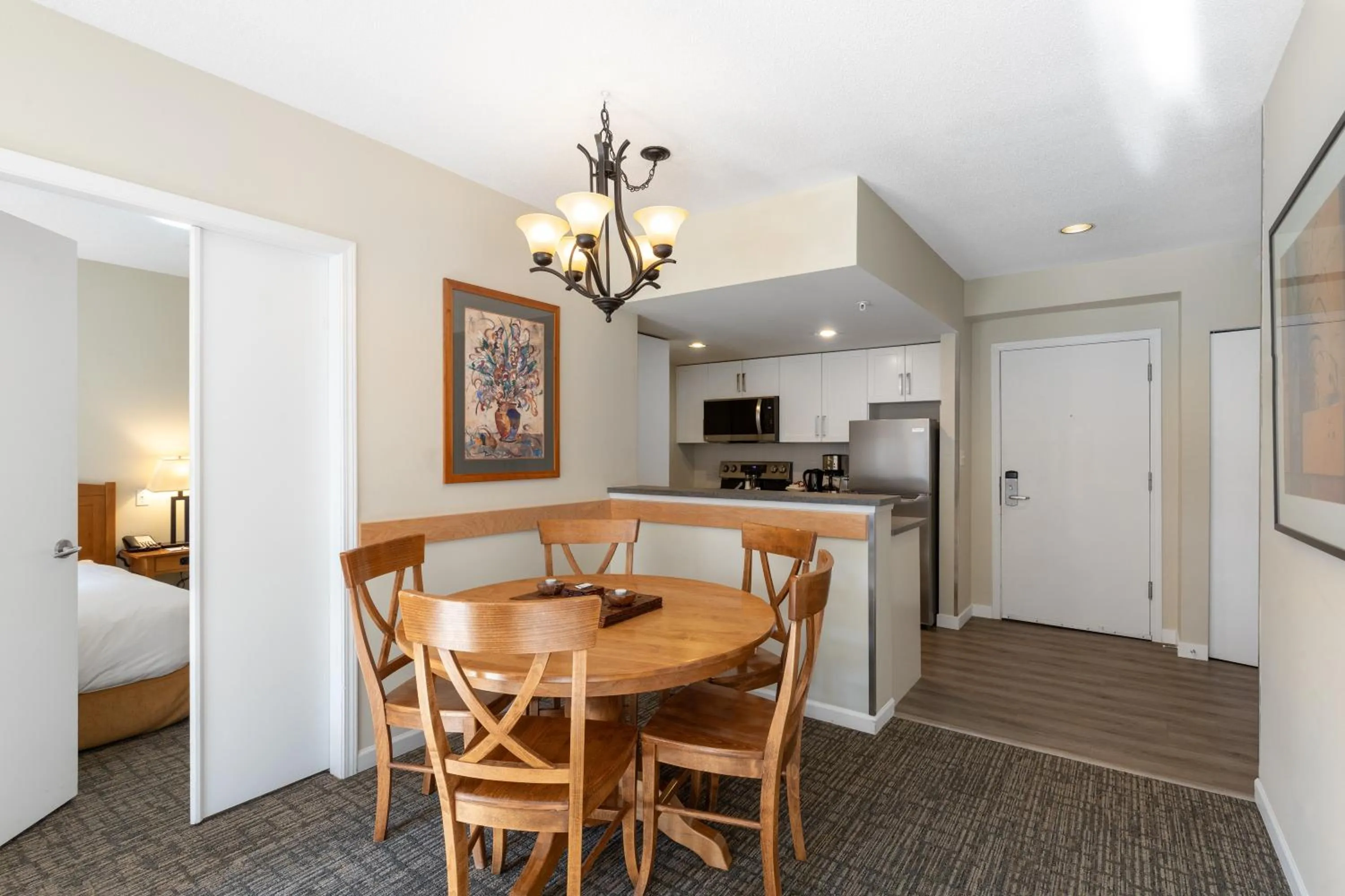 Dining area in Tyndall Stone Lodge by Whiski Jack