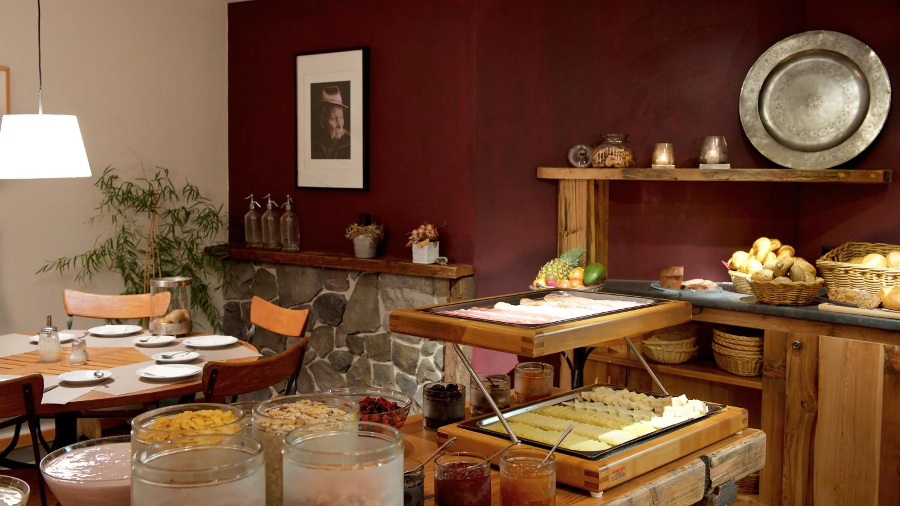 Restaurant/places to eat in 22 Summits Apartments