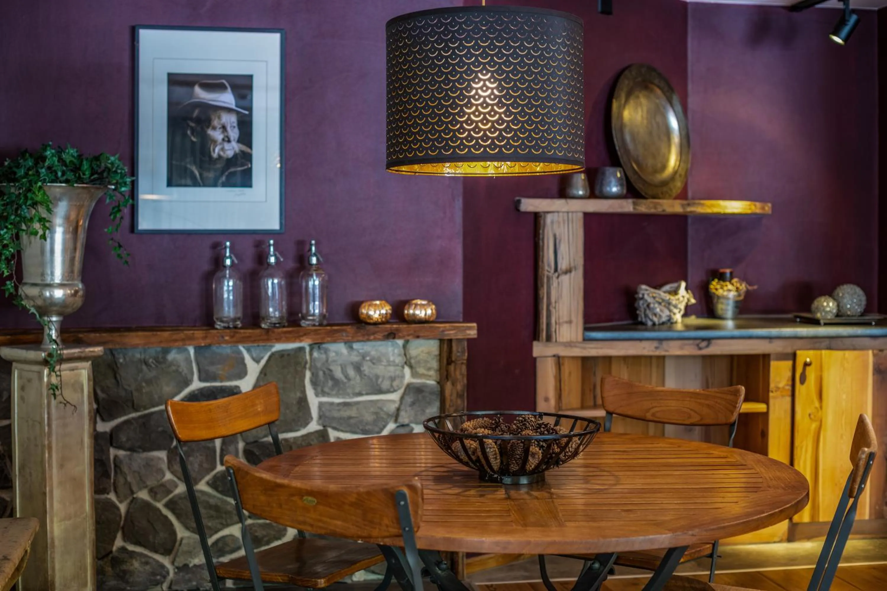 Restaurant/places to eat in 22 Summits Apartments