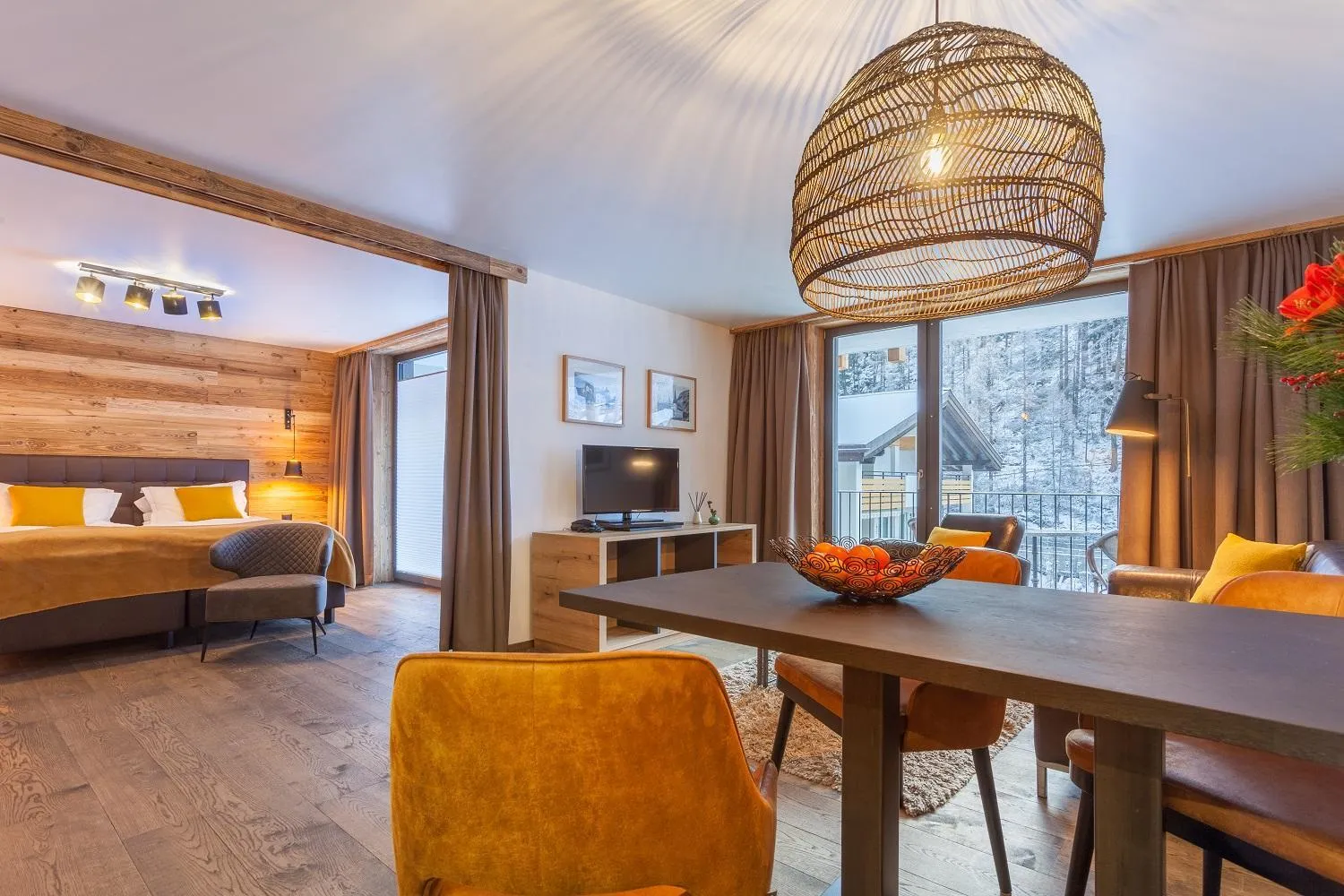 Dining area, Bed in 22 Summits Apartments