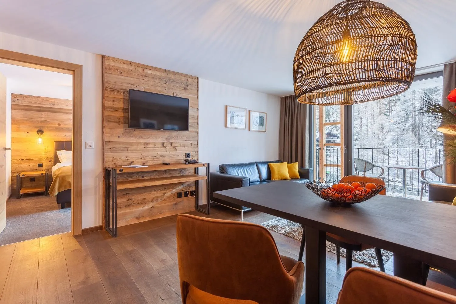 TV and multimedia in 22 Summits Apartments