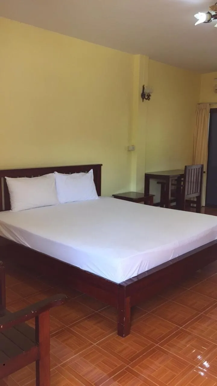 Bed in Poon Suk Hotel Kabin Buri