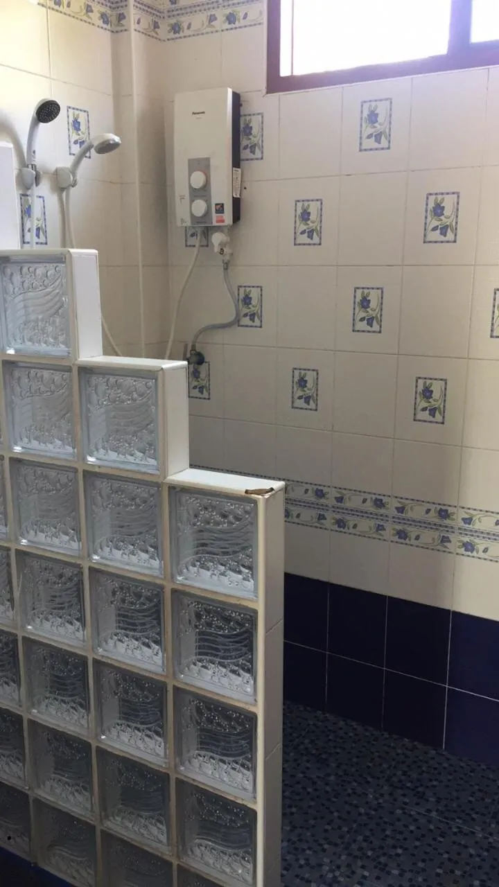 Poon Suk Hotel Kabin Buri