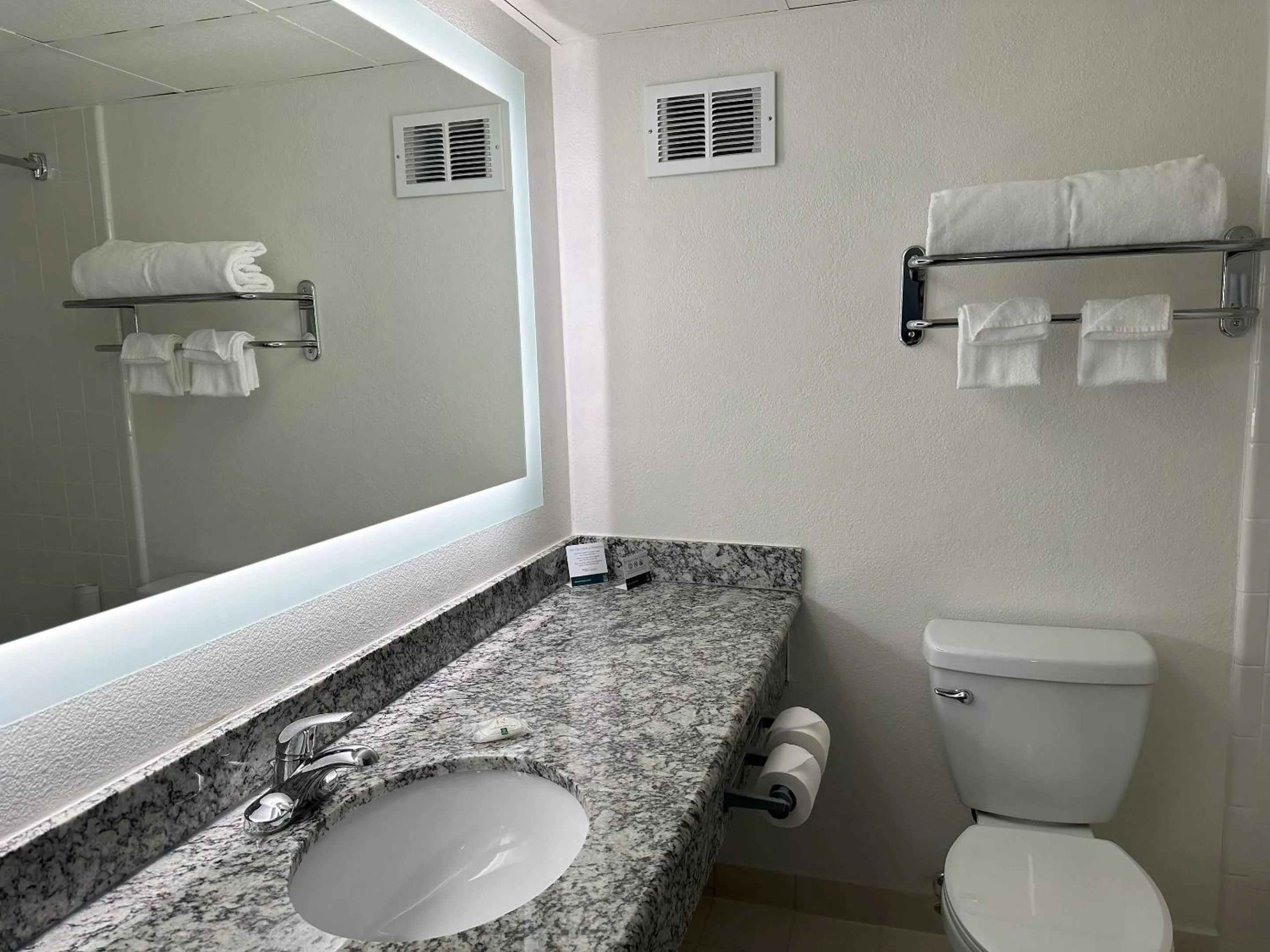 Bedroom in Quality Inn & Suites Everett