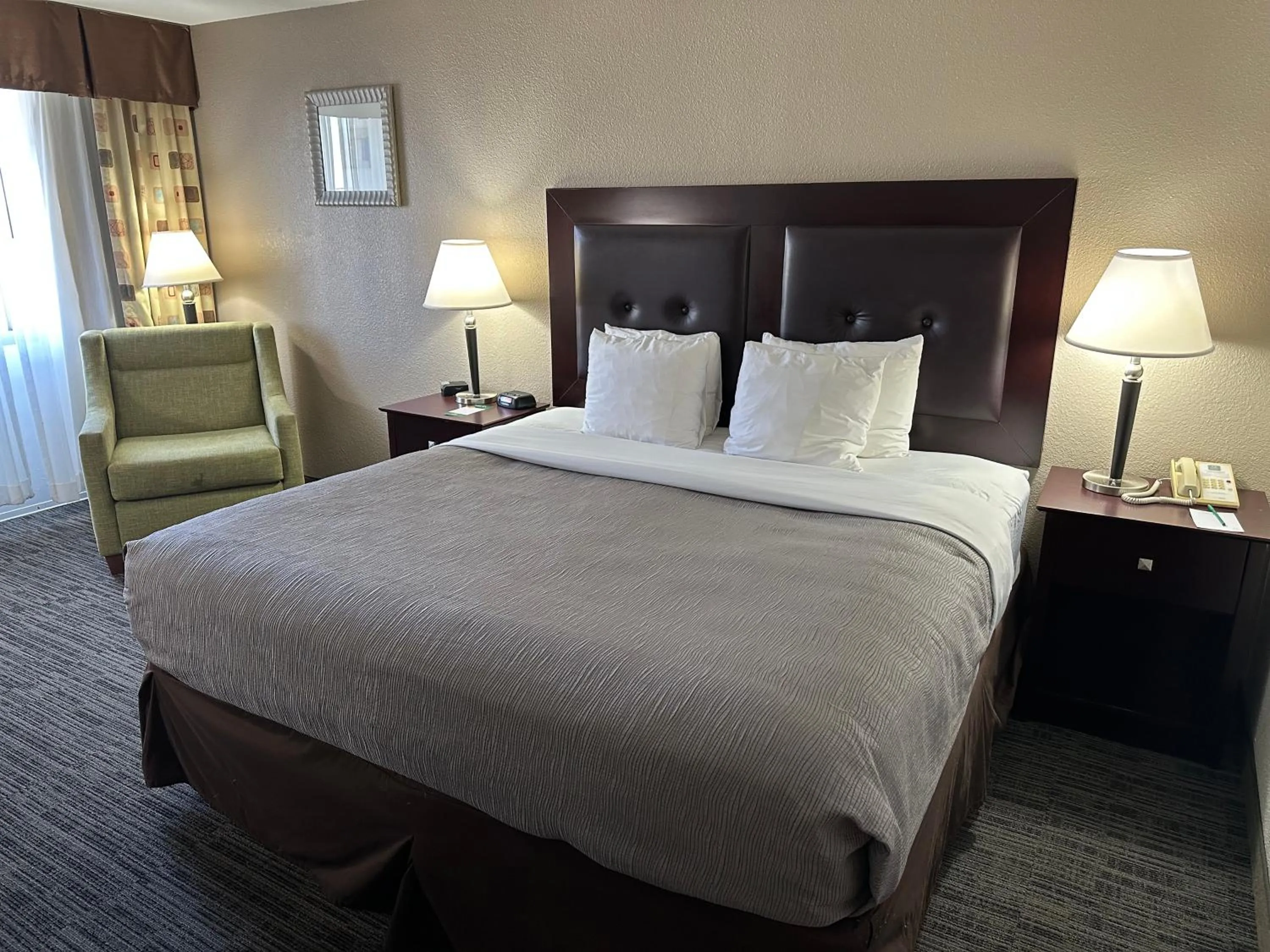 Photo of the whole room, Bed in Quality Inn & Suites Everett