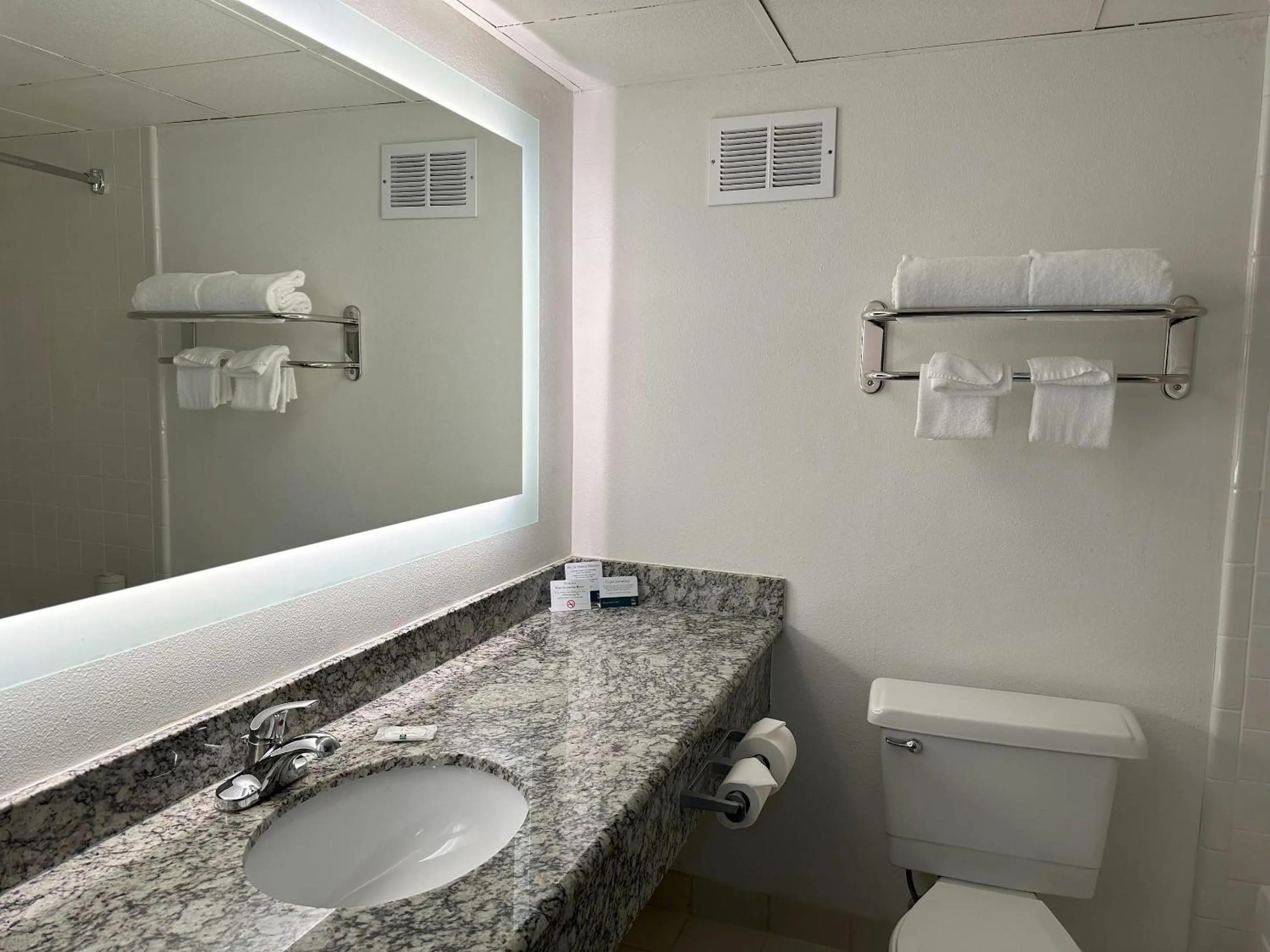 Bedroom in Quality Inn & Suites Everett