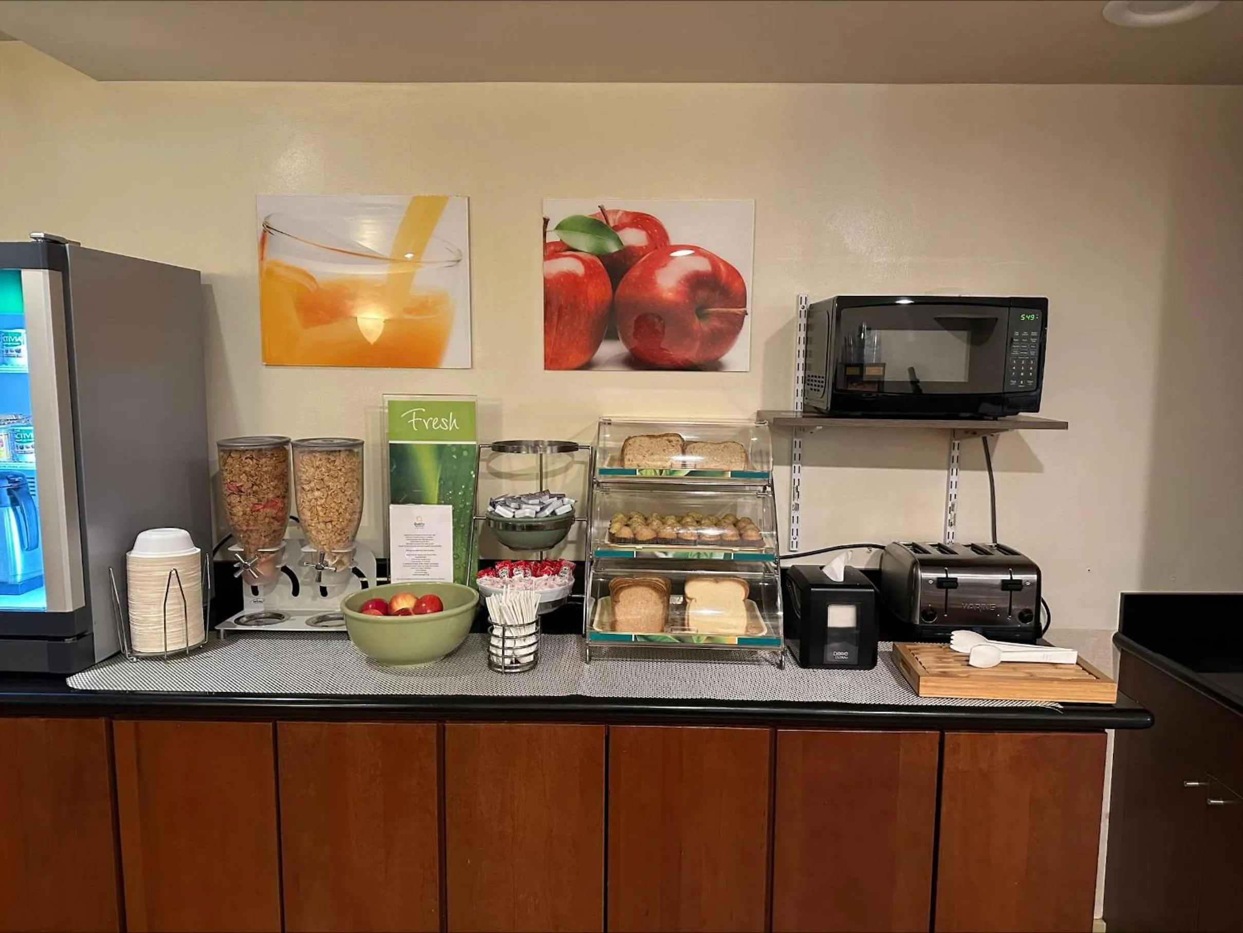 Breakfast in Quality Inn & Suites Everett