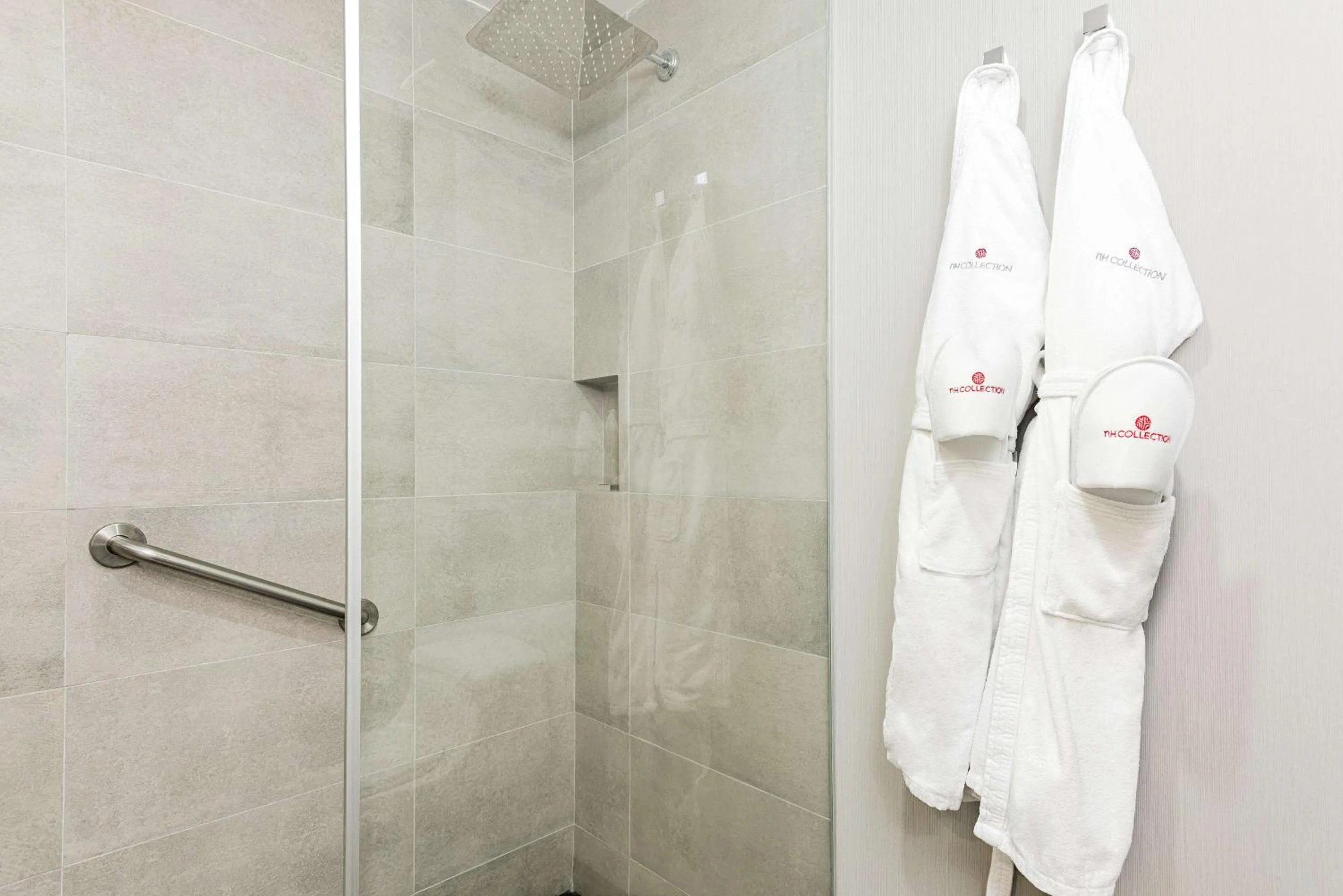 Photo of the whole room in NH Collection Medellin Royal