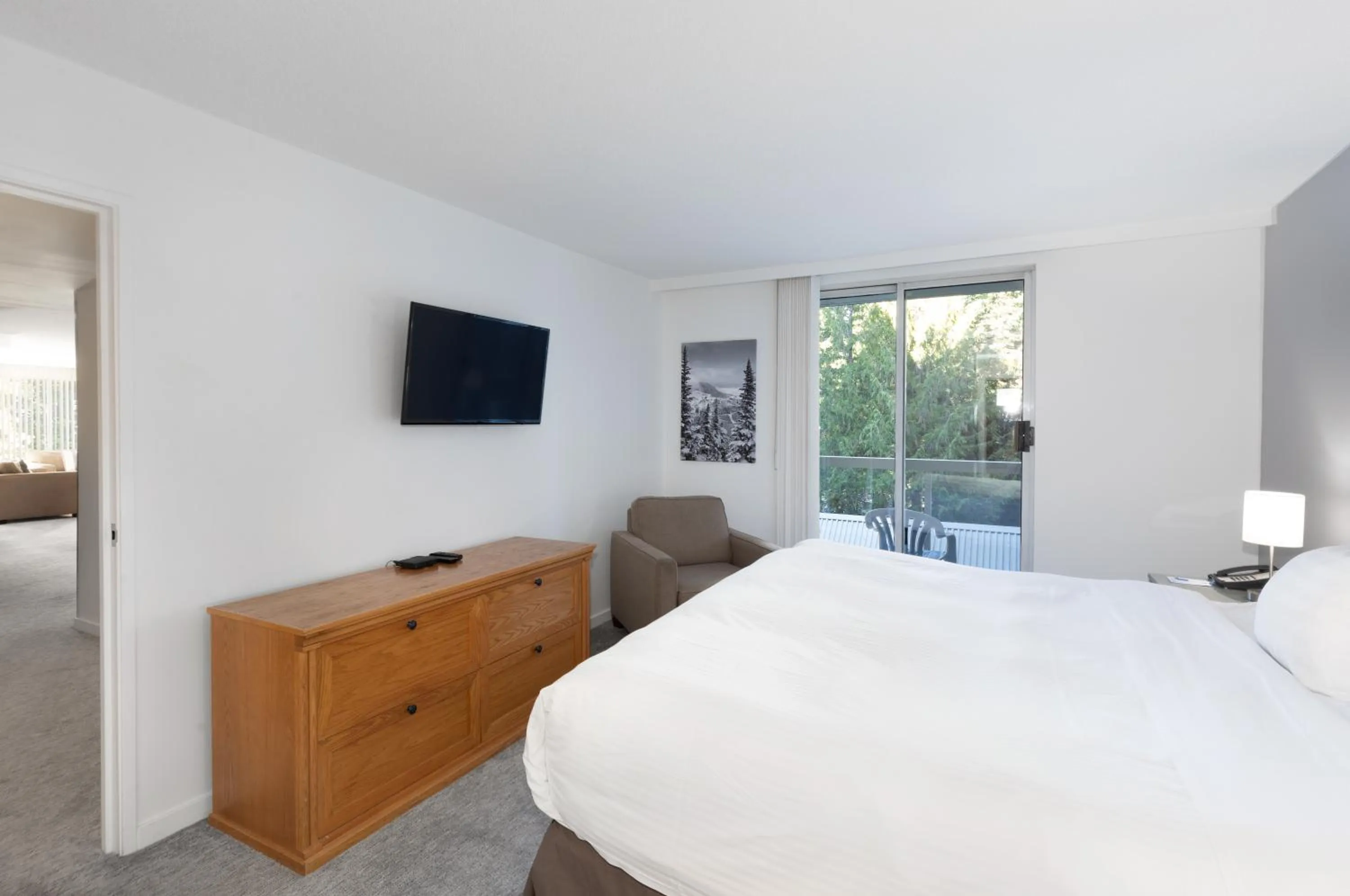 Bedroom, Bed in The Woodrun Lodge by Whiski Jack