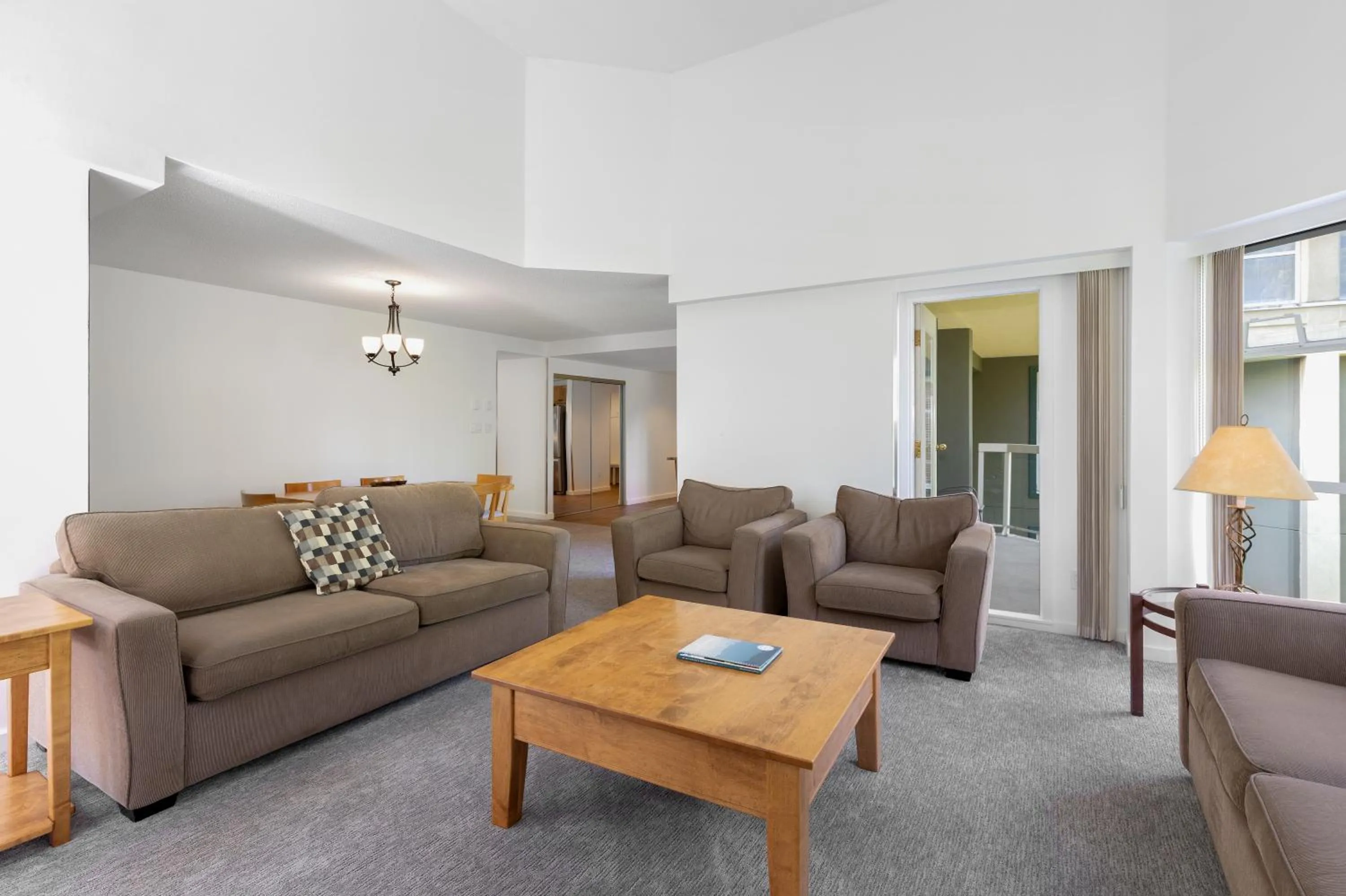 Living room in The Woodrun Lodge by Whiski Jack