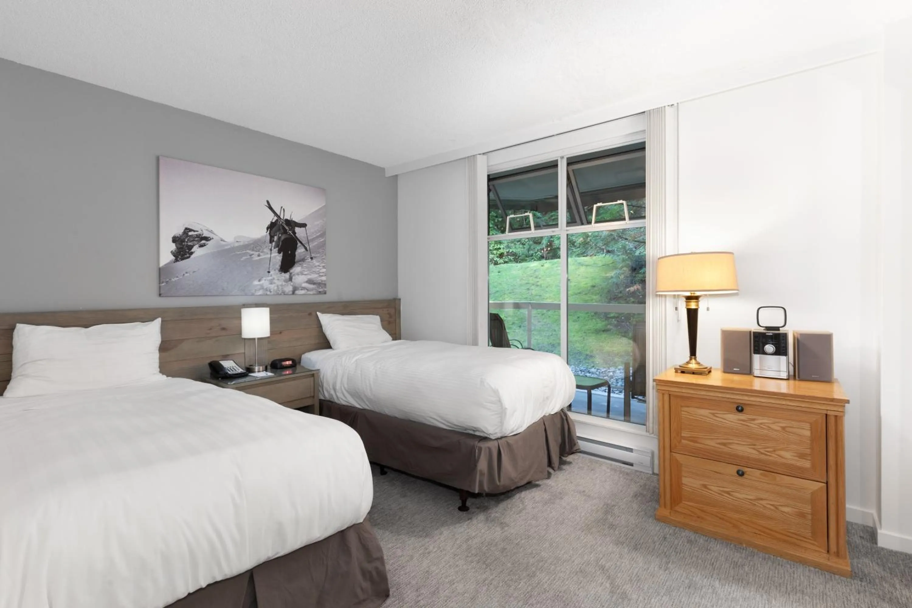 Bedroom, Bed in The Woodrun Lodge by Whiski Jack