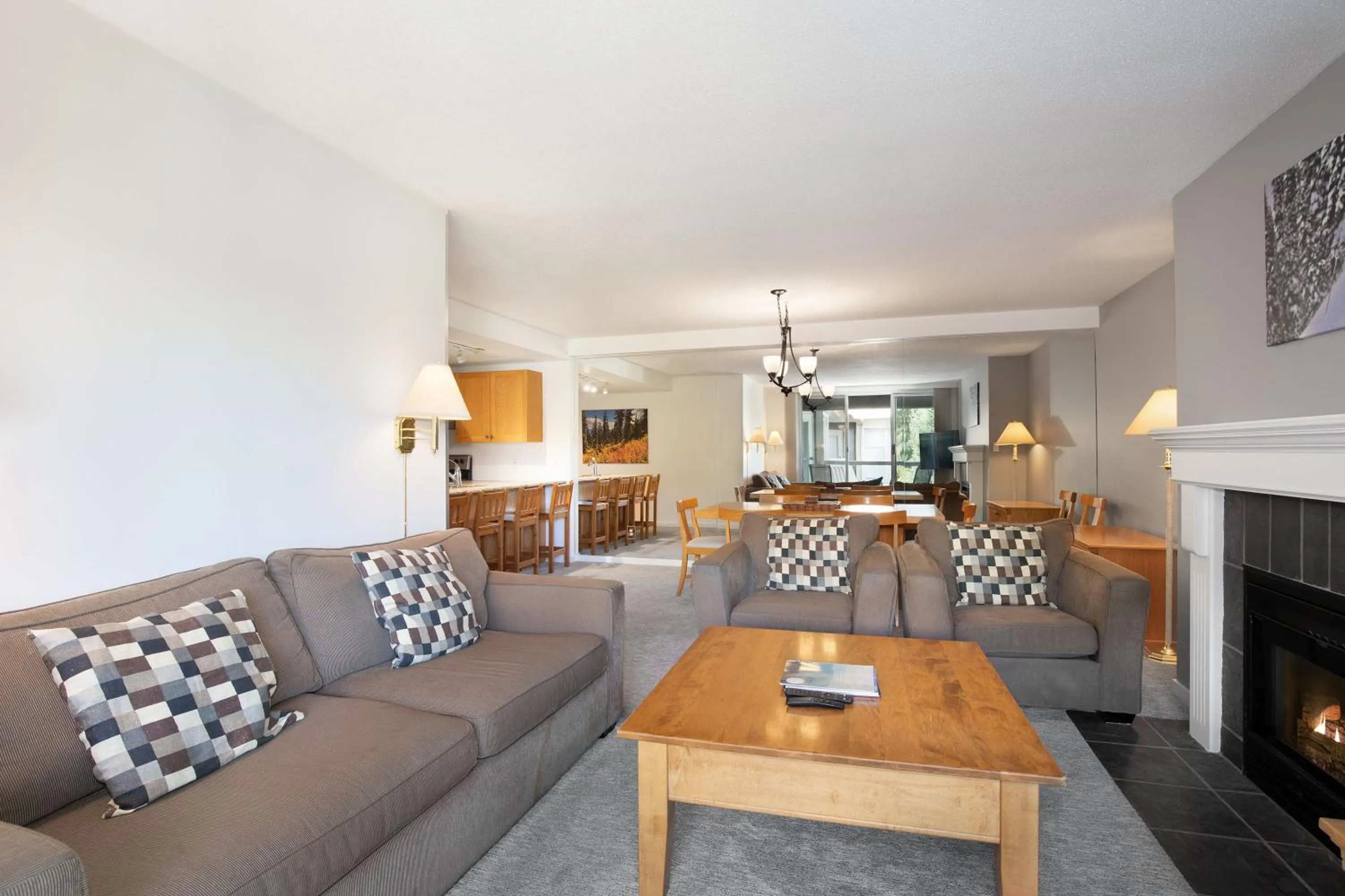 Living room in The Woodrun Lodge by Whiski Jack