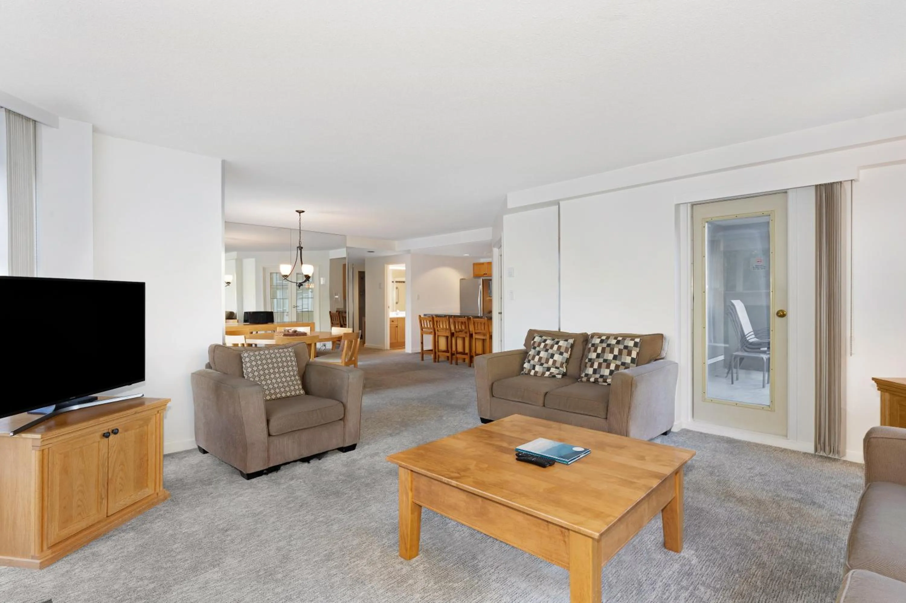 Living room in The Woodrun Lodge by Whiski Jack