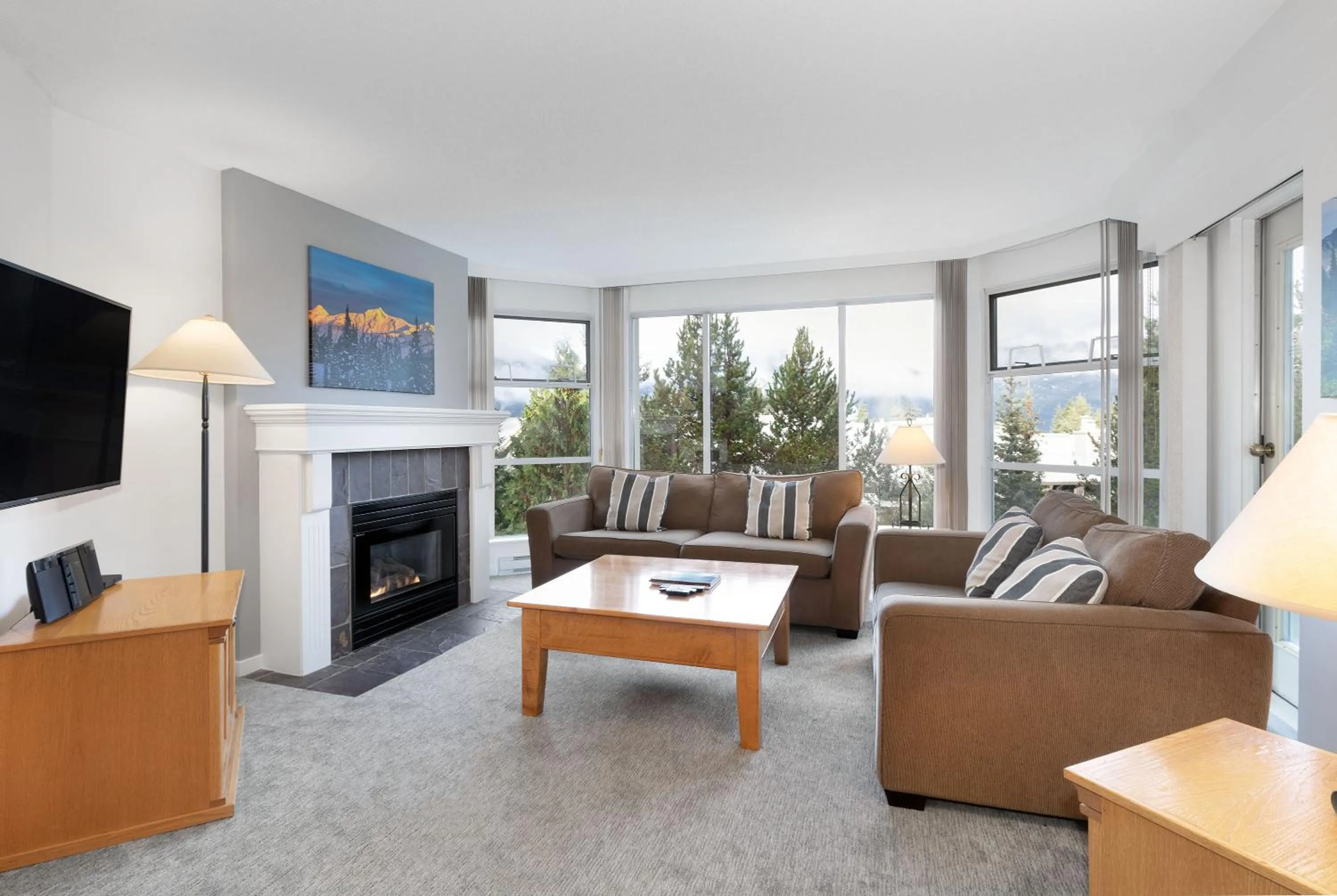 Living room in The Woodrun Lodge by Whiski Jack